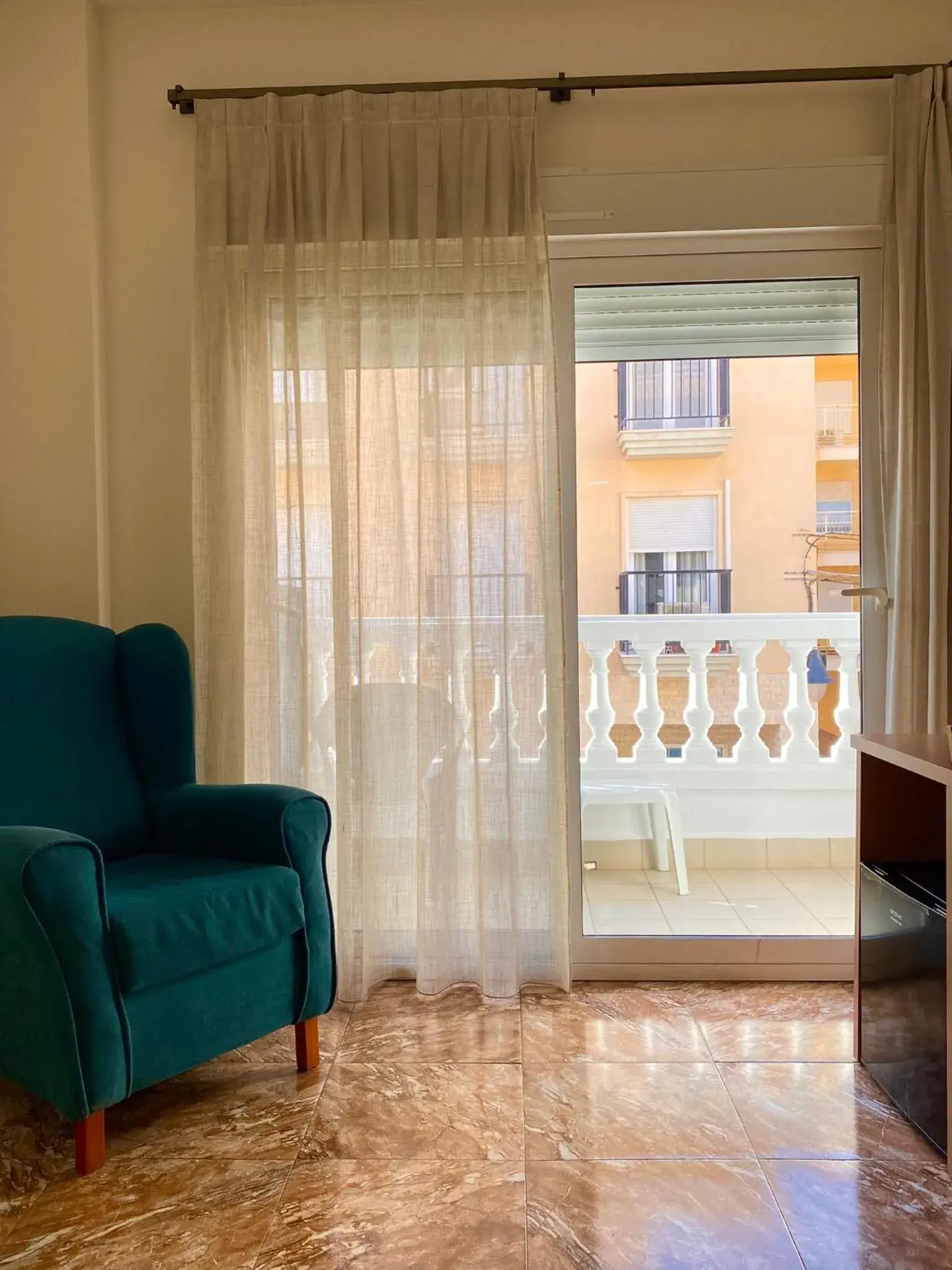 Standard Twin Room with Balcony in Hotel La Familia Standard Twin Room with Balcony in Hotel La Familia