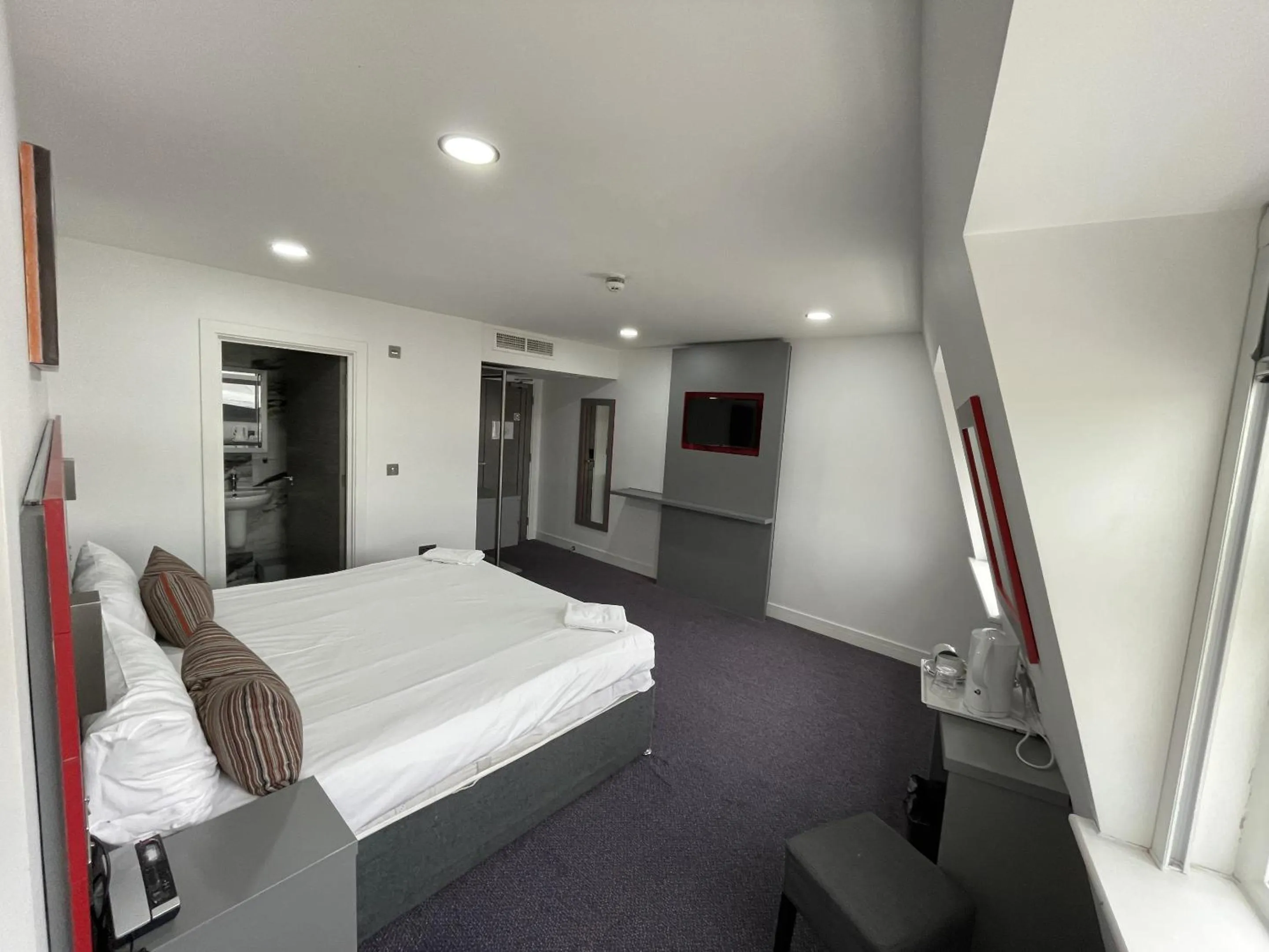 Bedroom, Bed in Ilford Hotel Goodmayes