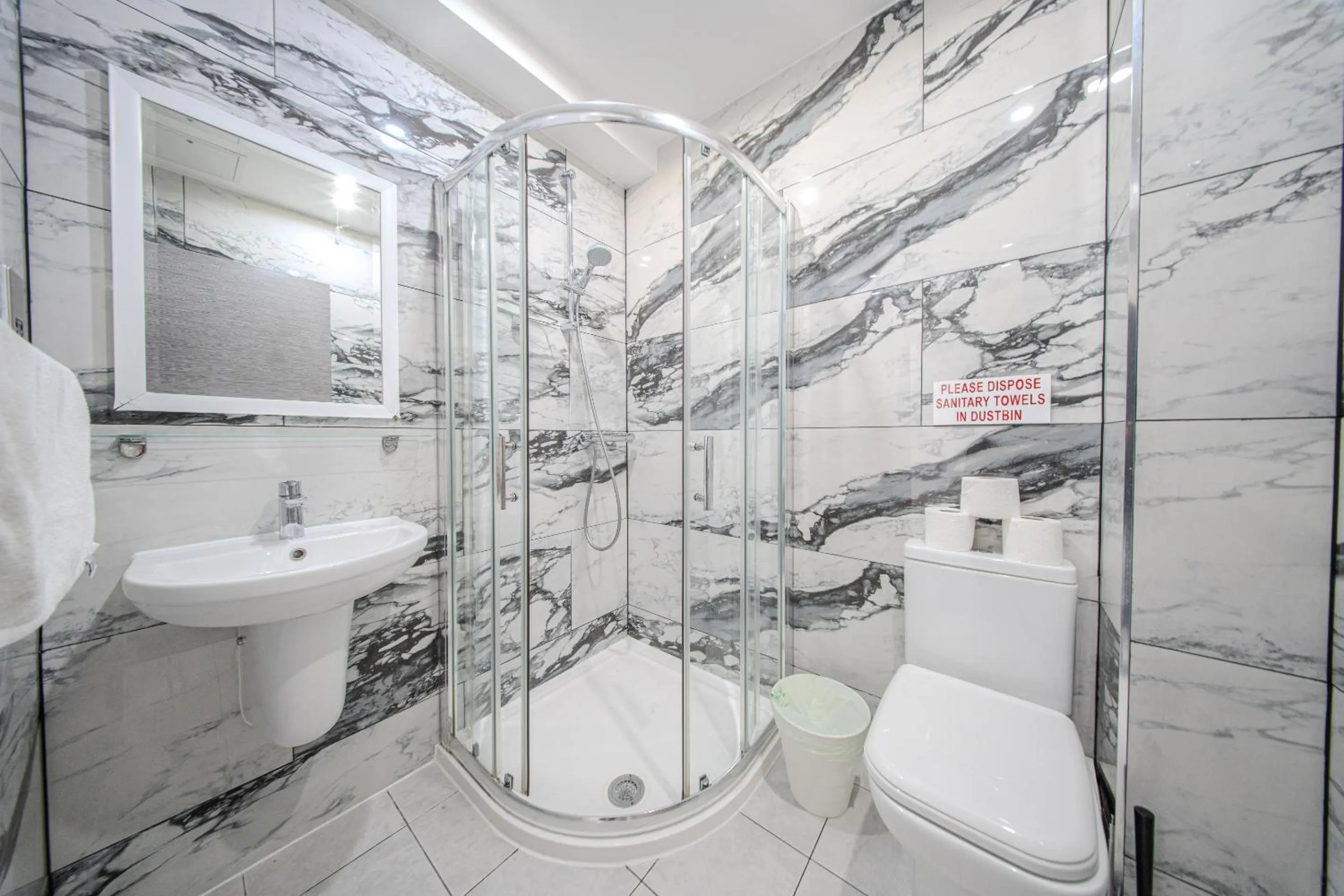 Bathroom in Ilford Hotel Goodmayes