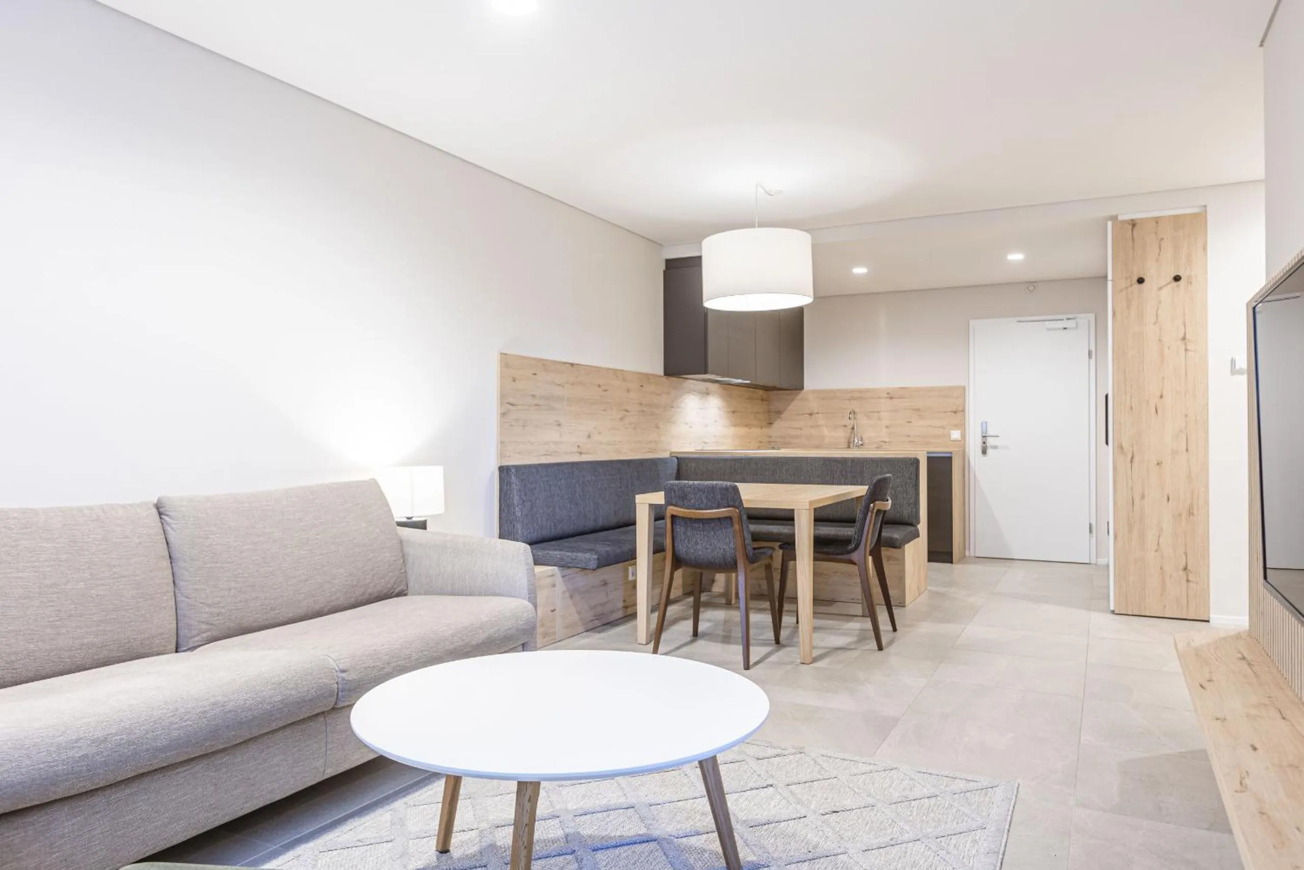 Dining area in Bergresort Gerlitzen by ALPS RESORTS