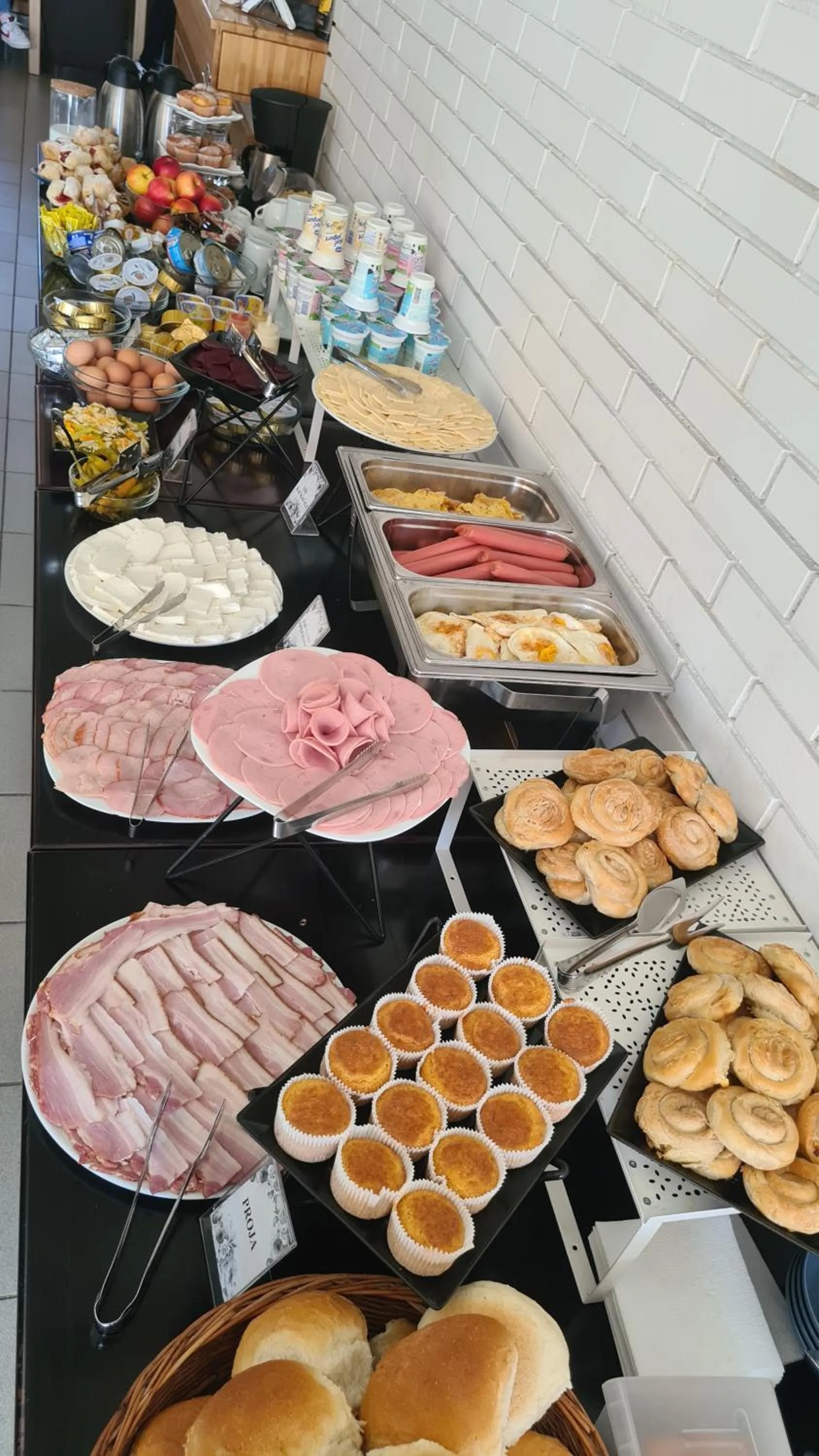 Restaurant/places to eat in Hotel Danica