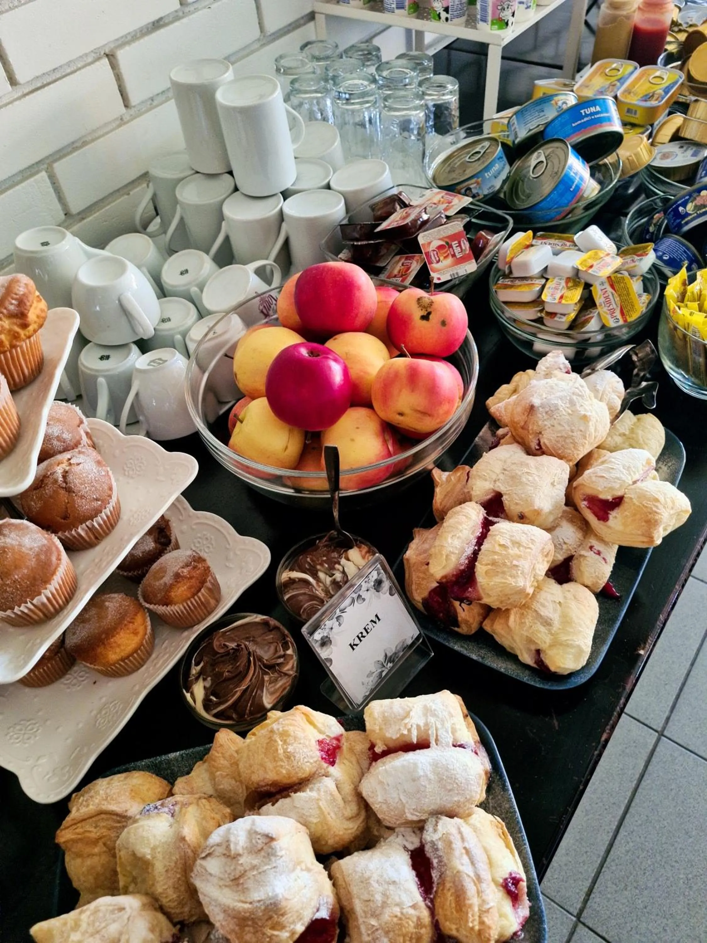 Restaurant/places to eat in Hotel Danica