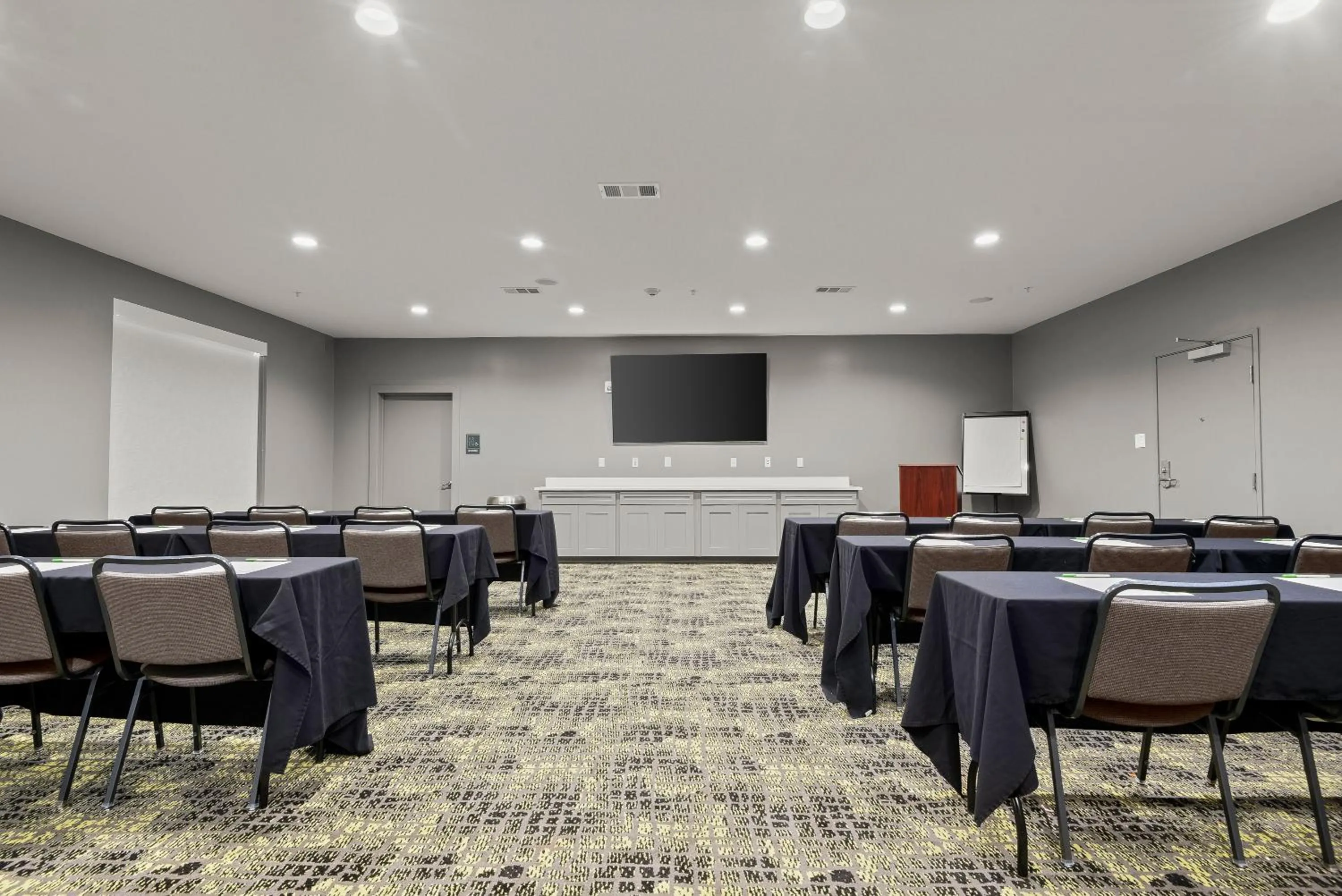 Meeting/conference room in Holiday Inn Gonzales by IHG