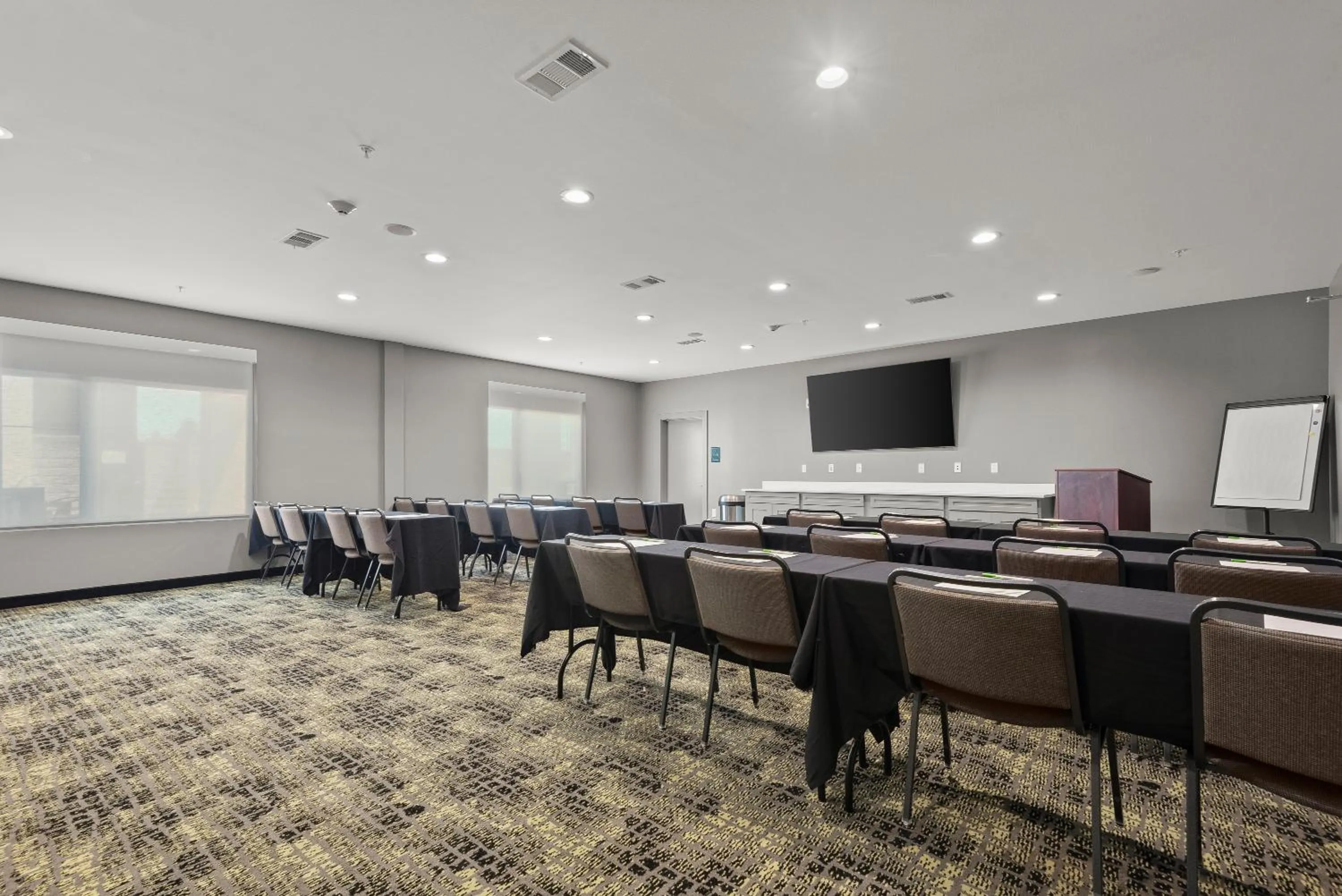 Meeting/conference room in Holiday Inn Gonzales by IHG