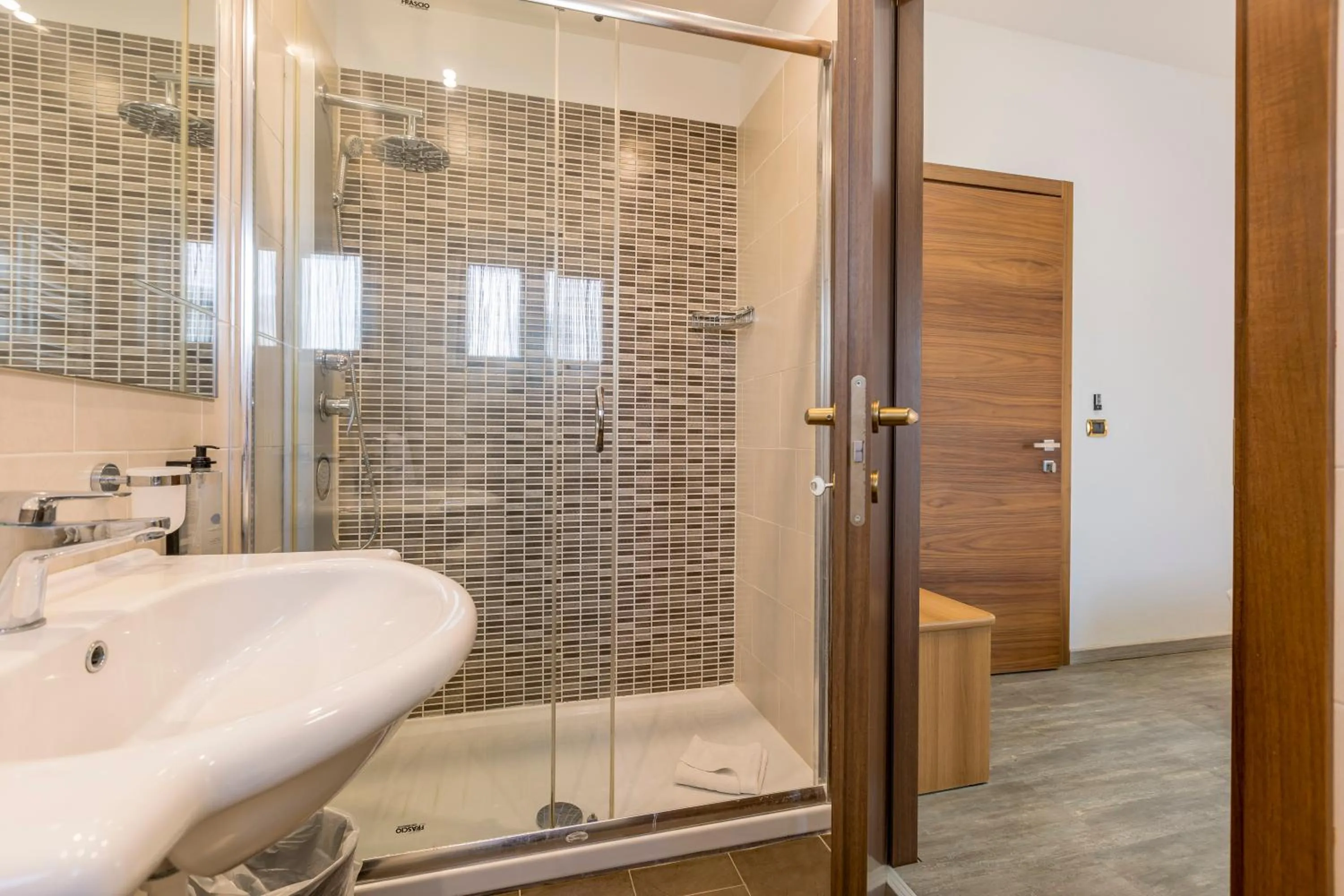 Shower in Hotel Centrale