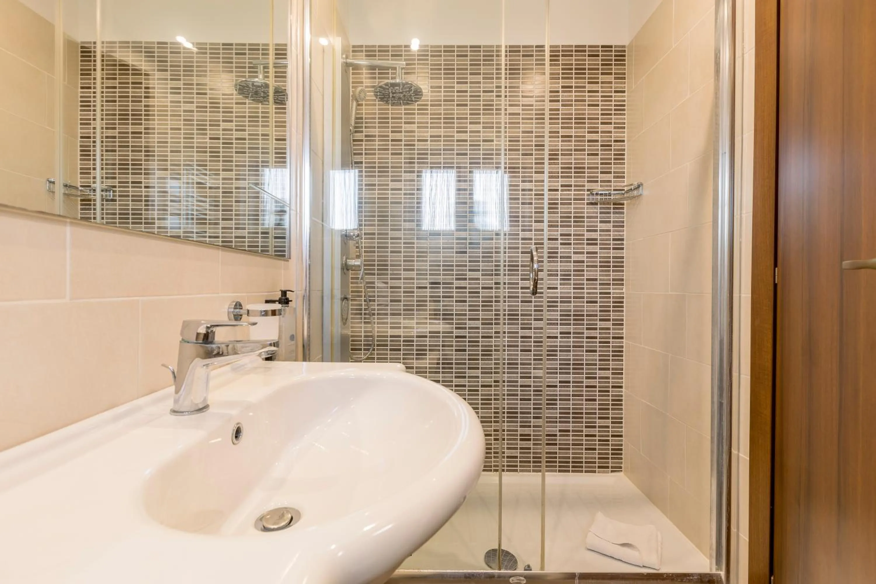 Shower in Hotel Centrale