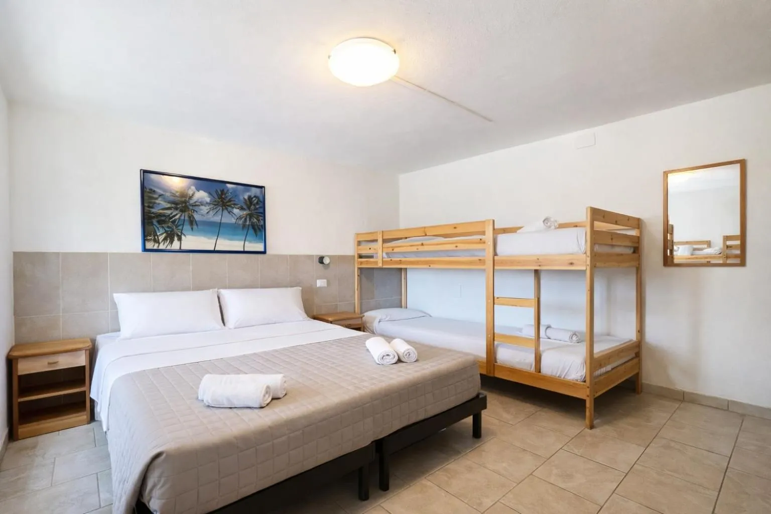 Photo of the whole room, Bed in Hotel Centrale FRONTEMARE