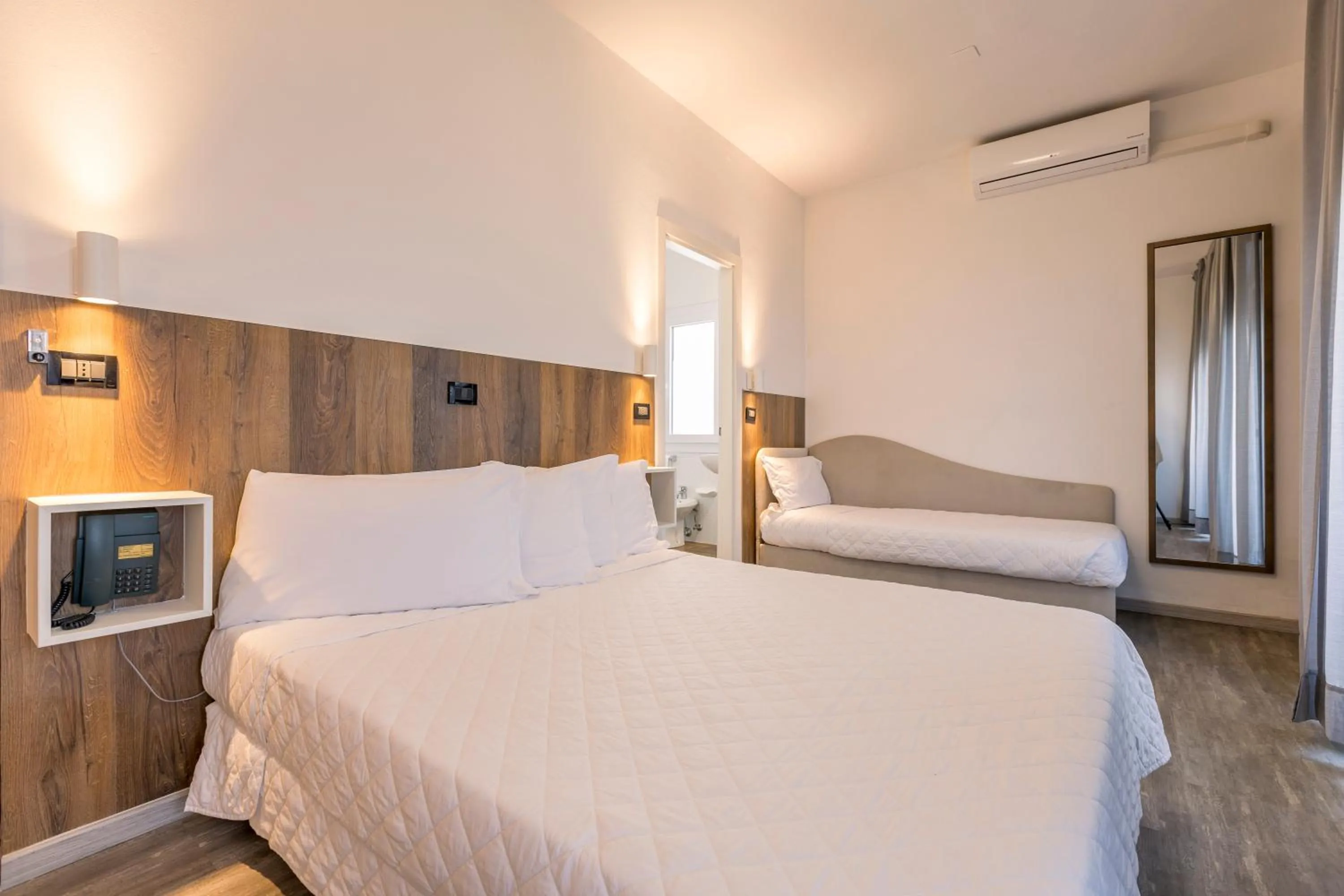 Photo of the whole room in Hotel Centrale