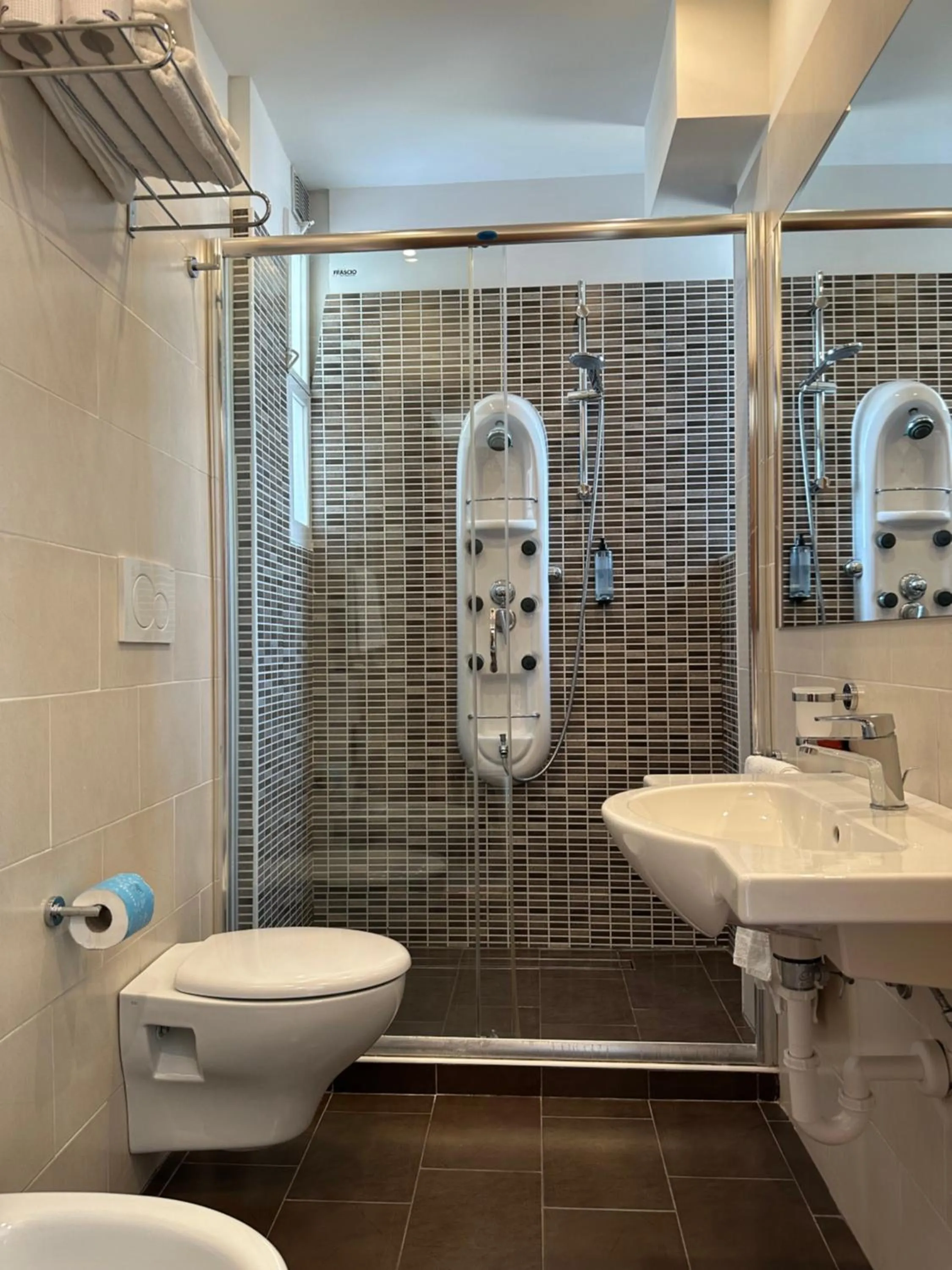 Shower in Hotel Centrale