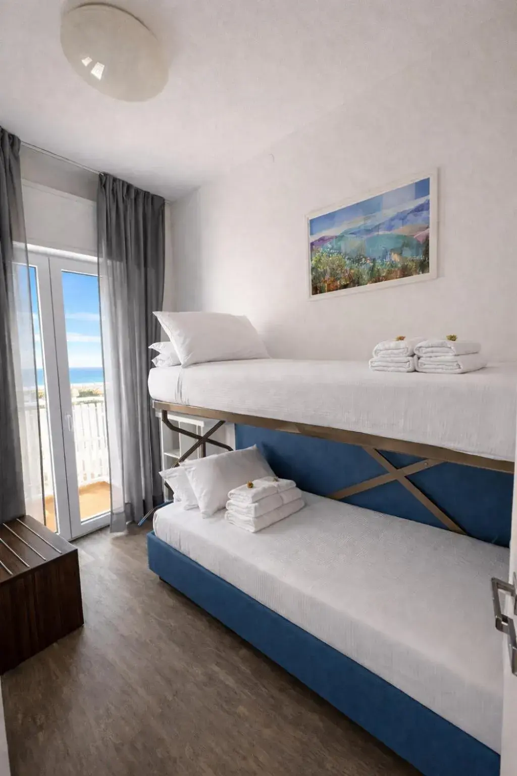 Two-Bedroom Suite in Hotel Centrale Frontemare Two-Bedroom Suite in Hotel Centrale Frontemare