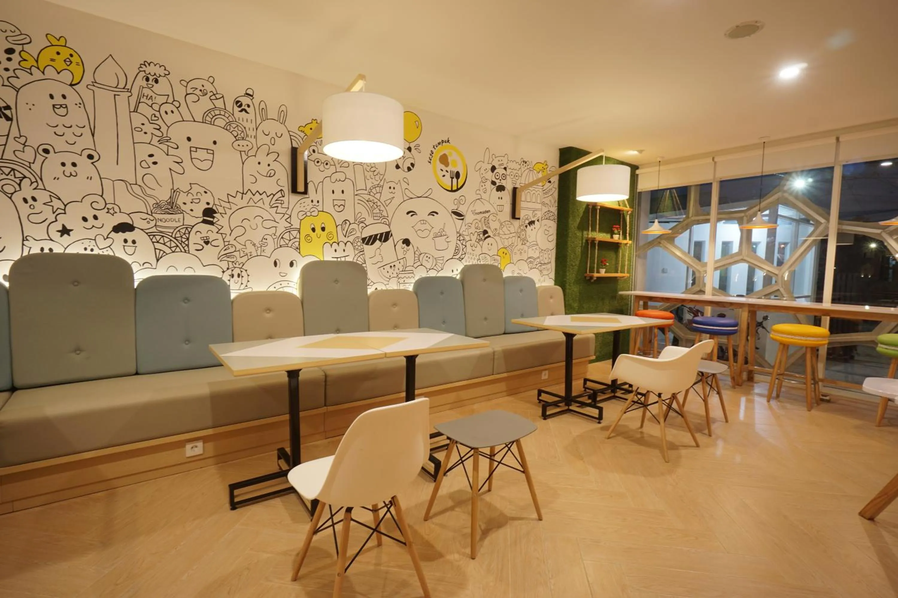 Dining area in Nomaden Urban Stay