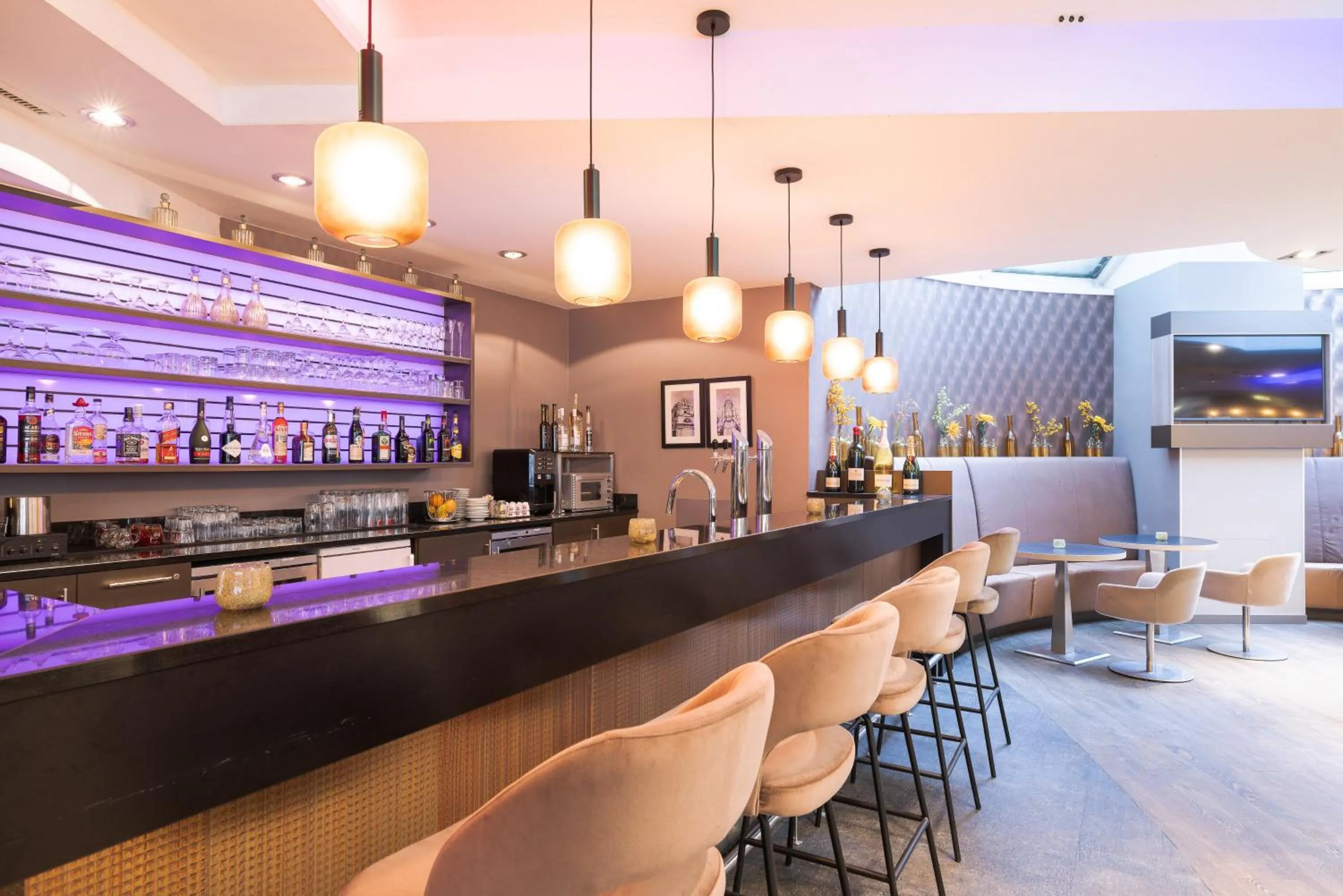 Lounge or bar in Leonardo Vienna Westbahnhof