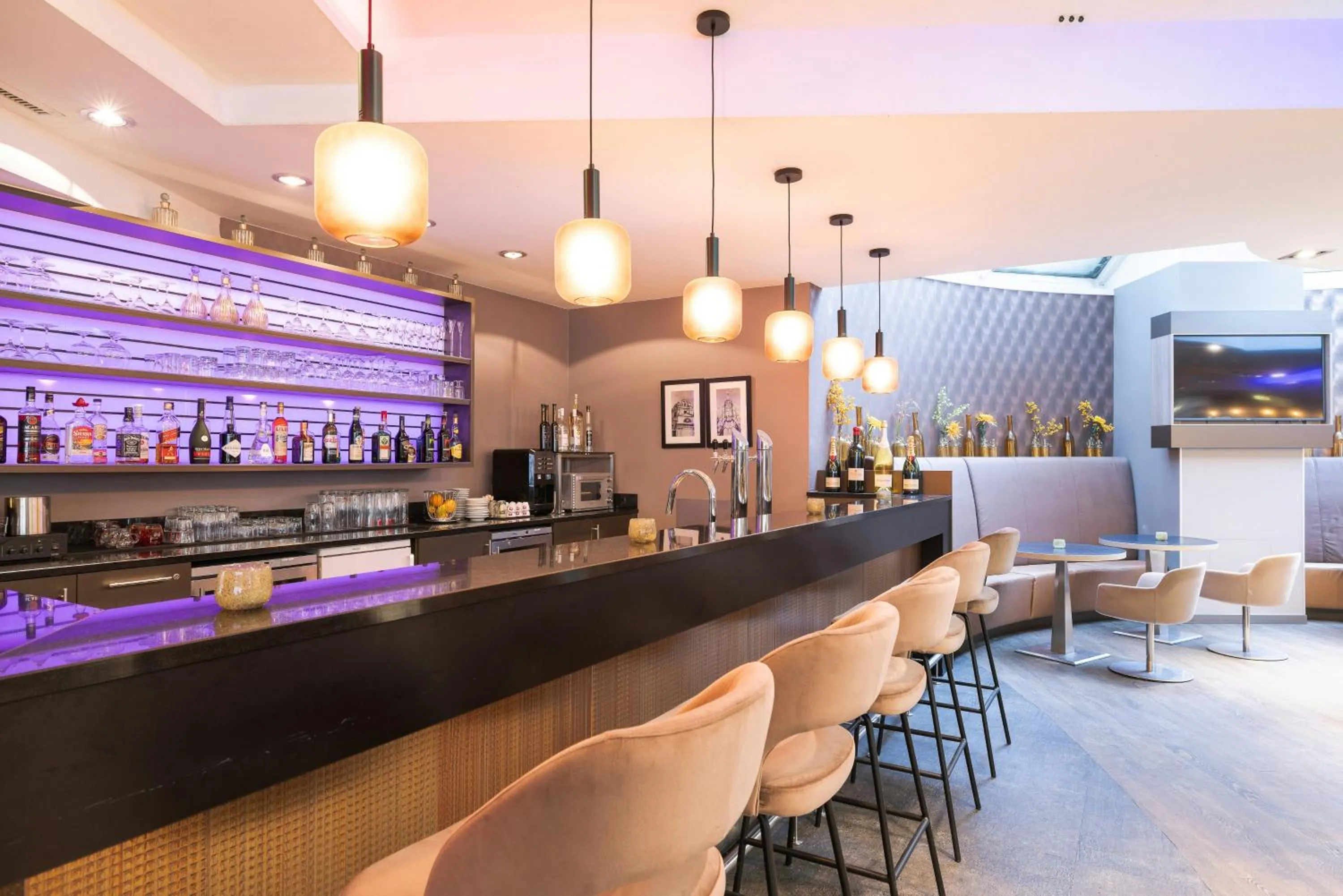 Lounge or bar in Leonardo Vienna Westbahnhof