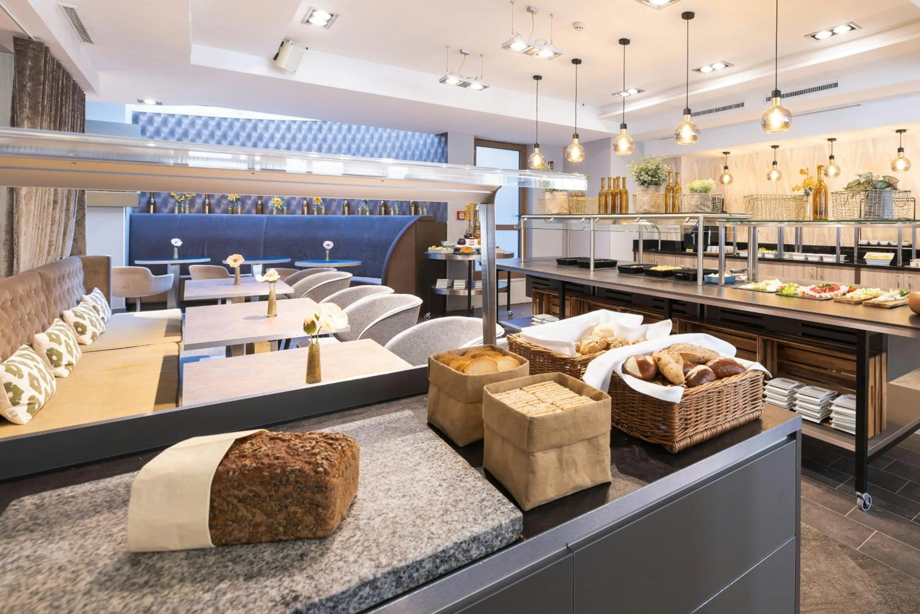 Buffet breakfast in Leonardo Vienna Westbahnhof