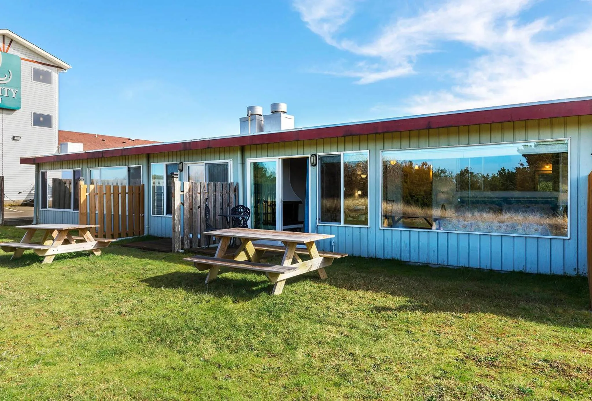 Property building in Shine On Condo