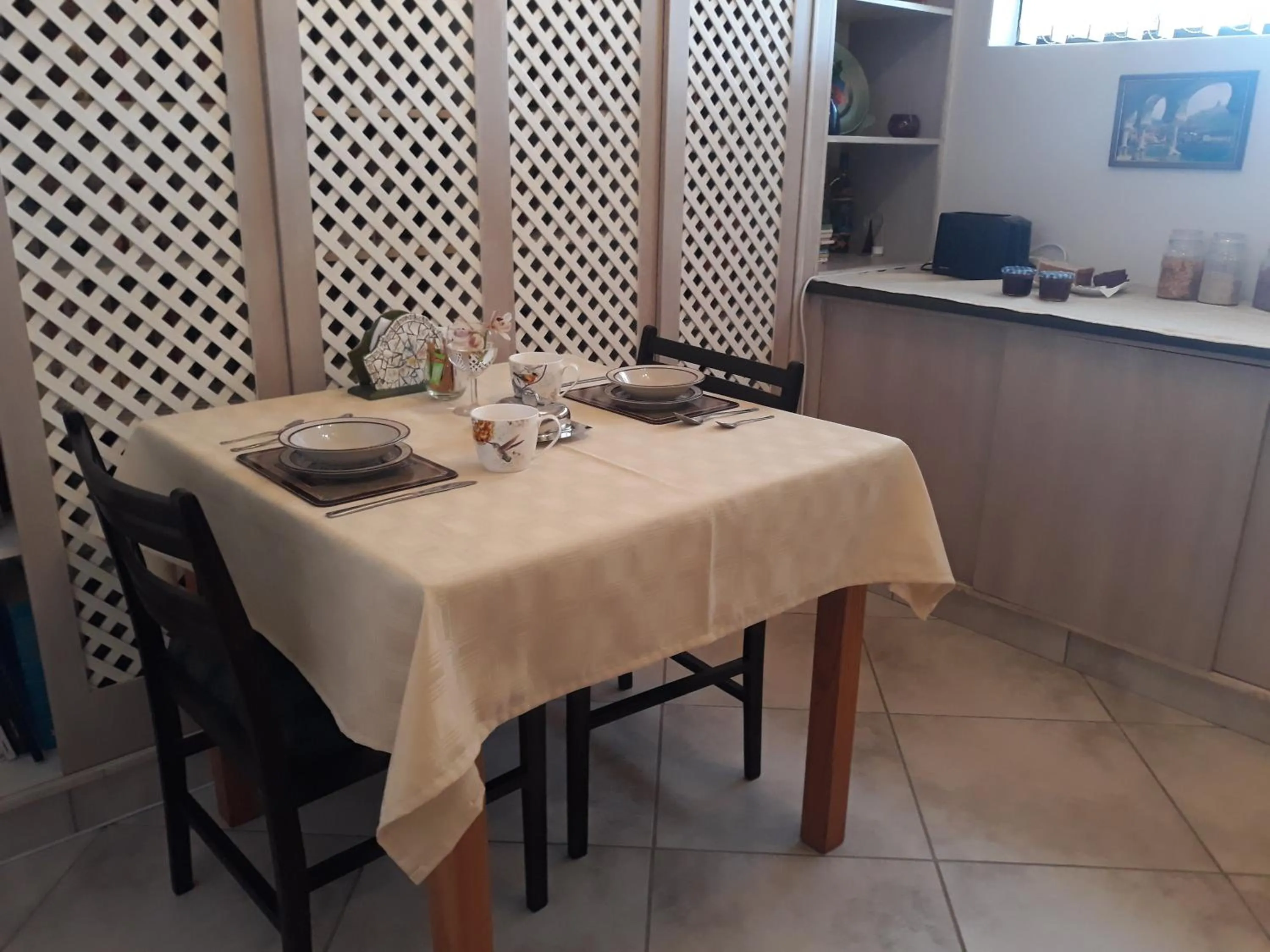 Breakfast in Field's Rest