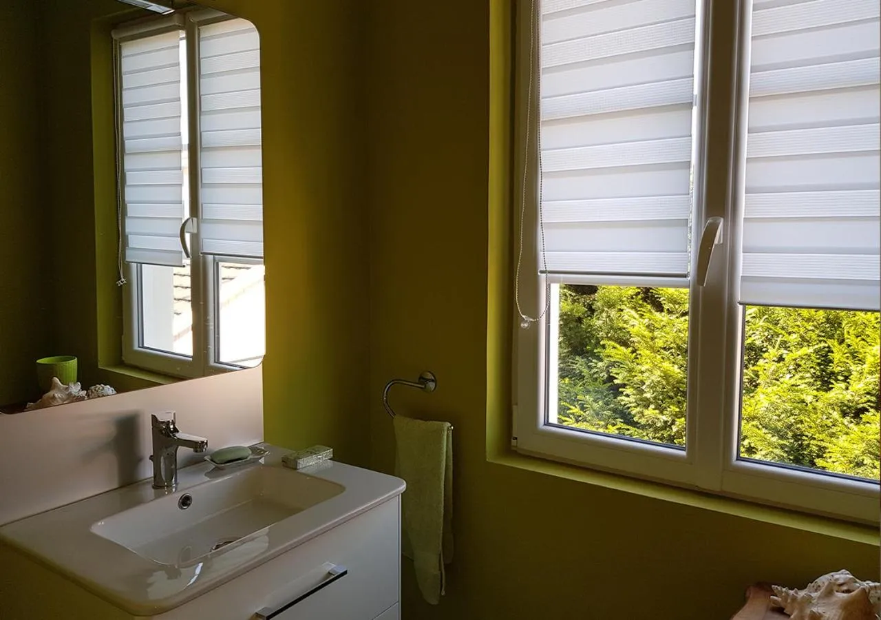 Toilet in La Roseraie