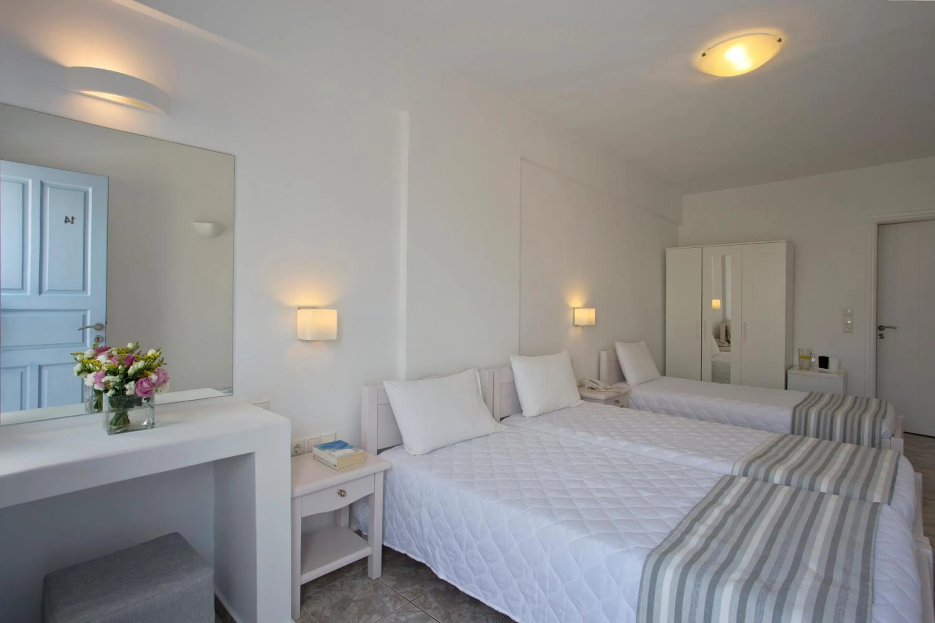 Bedroom, Bed in Alexandra Hotel