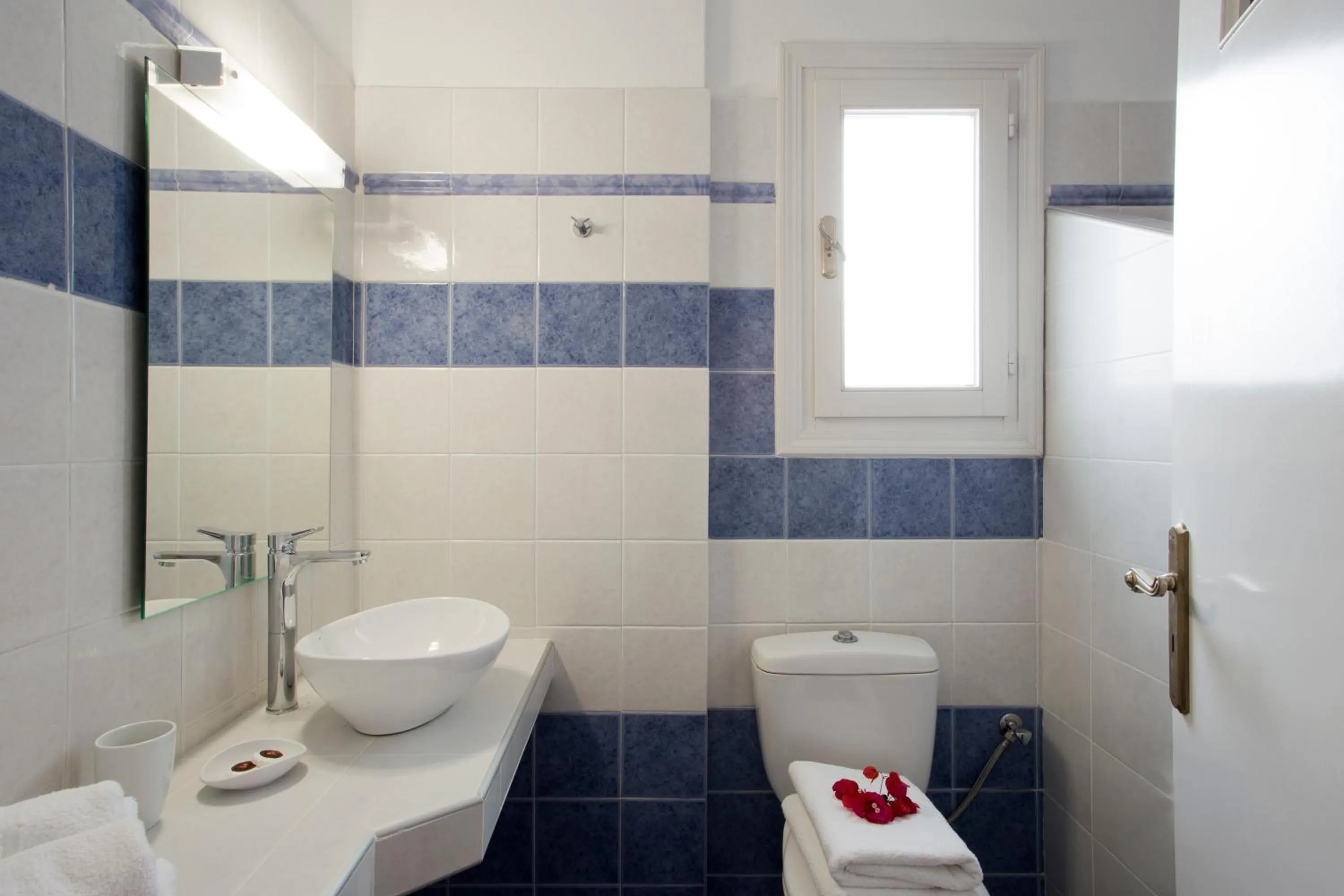 Shower in Alexandra Hotel