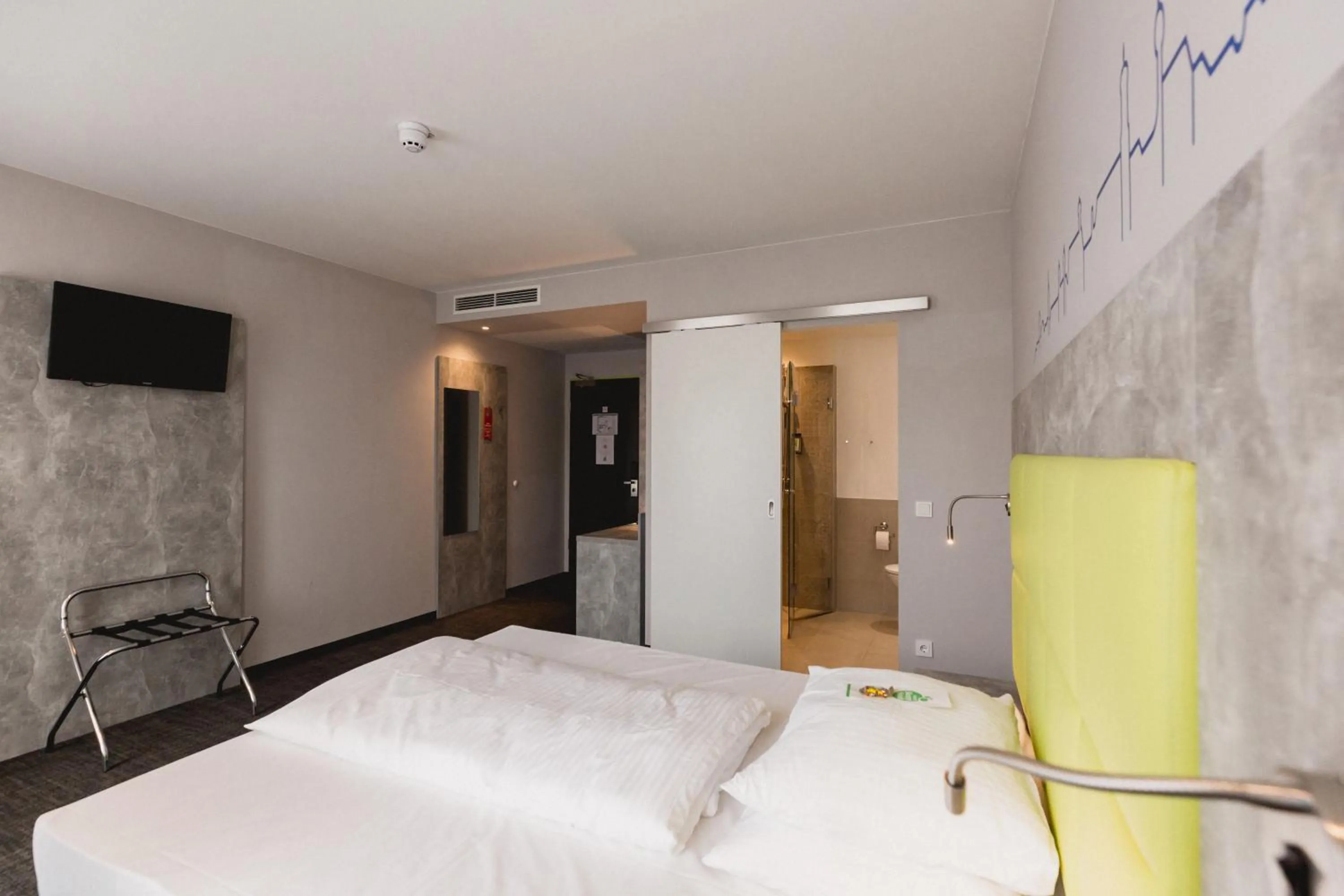 Bedroom, Bed in SleepySleepy Hotel Dillingen