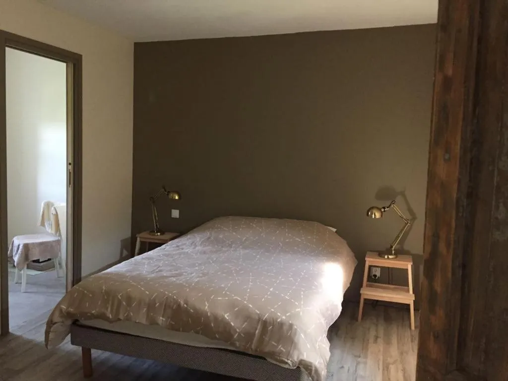 Photo of the whole room, Bed in La maison de l'écluse