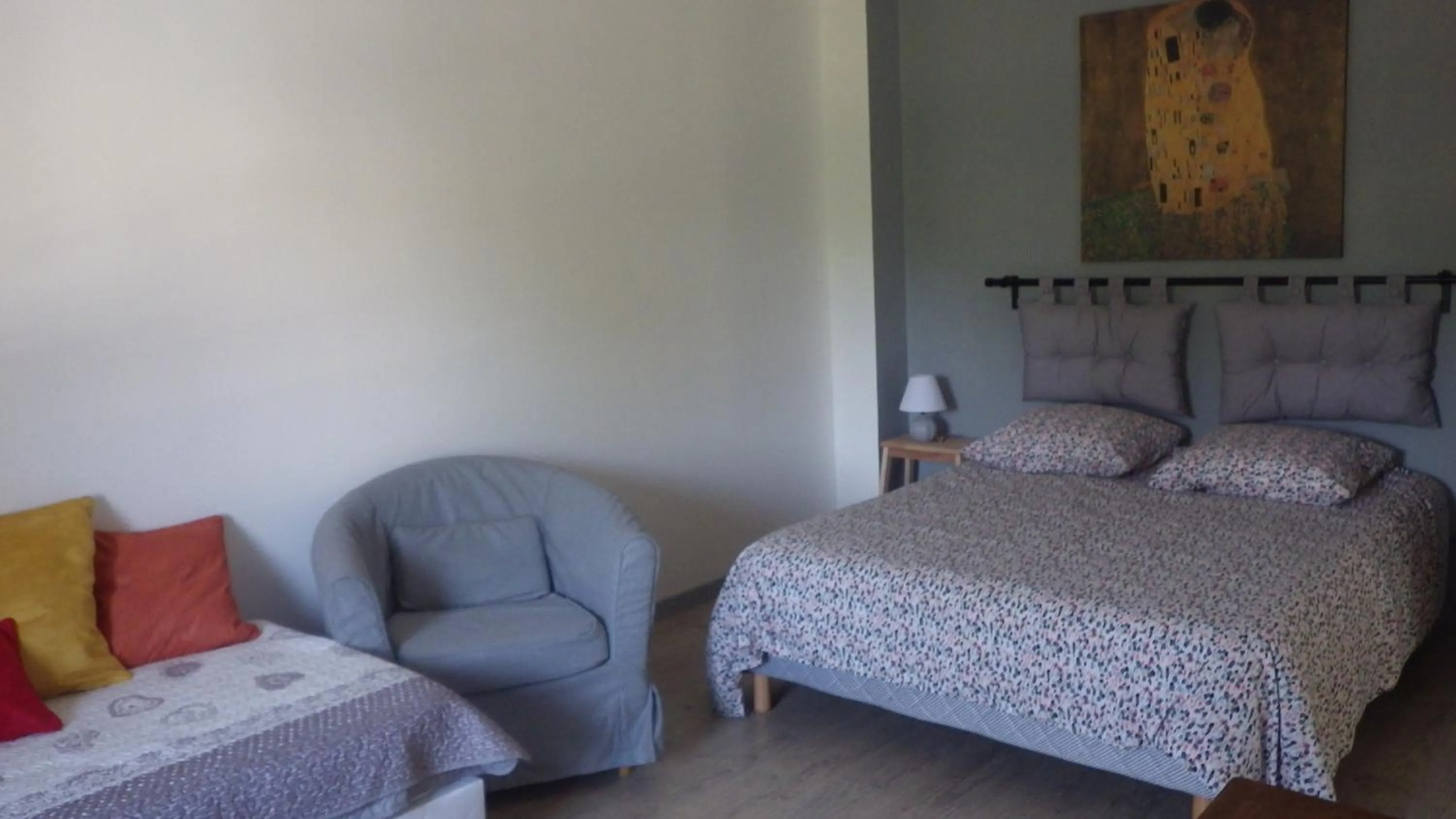 Photo of the whole room, Bed in La maison de l'écluse