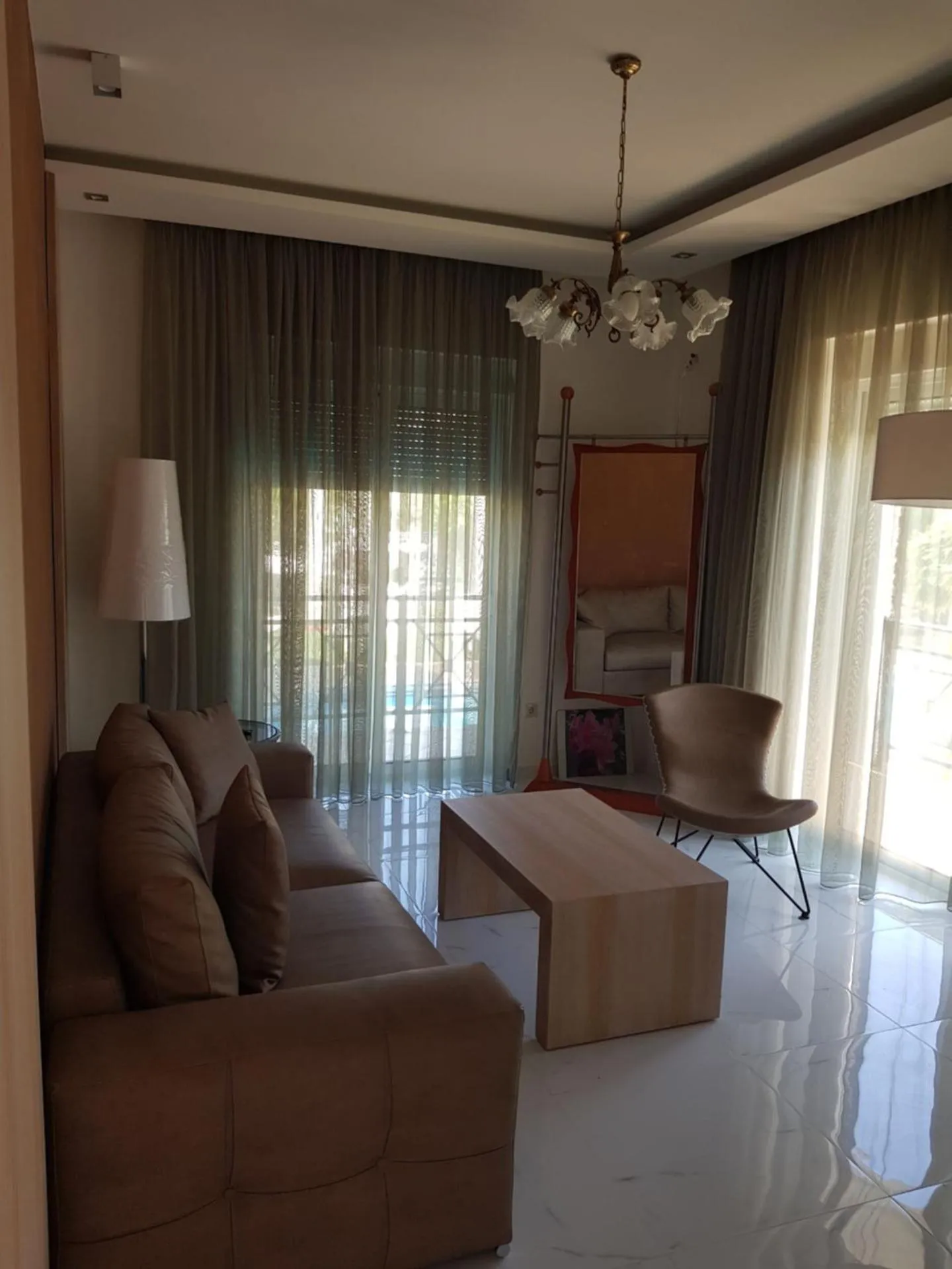 Communal lounge/ TV room in Hotel George