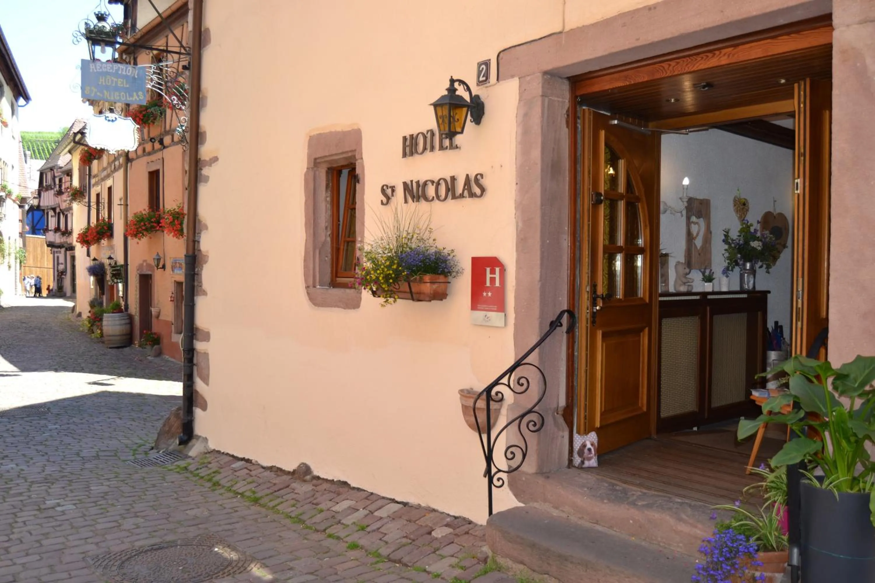 Facade/entrance in Hôtel le Saint Nicolas