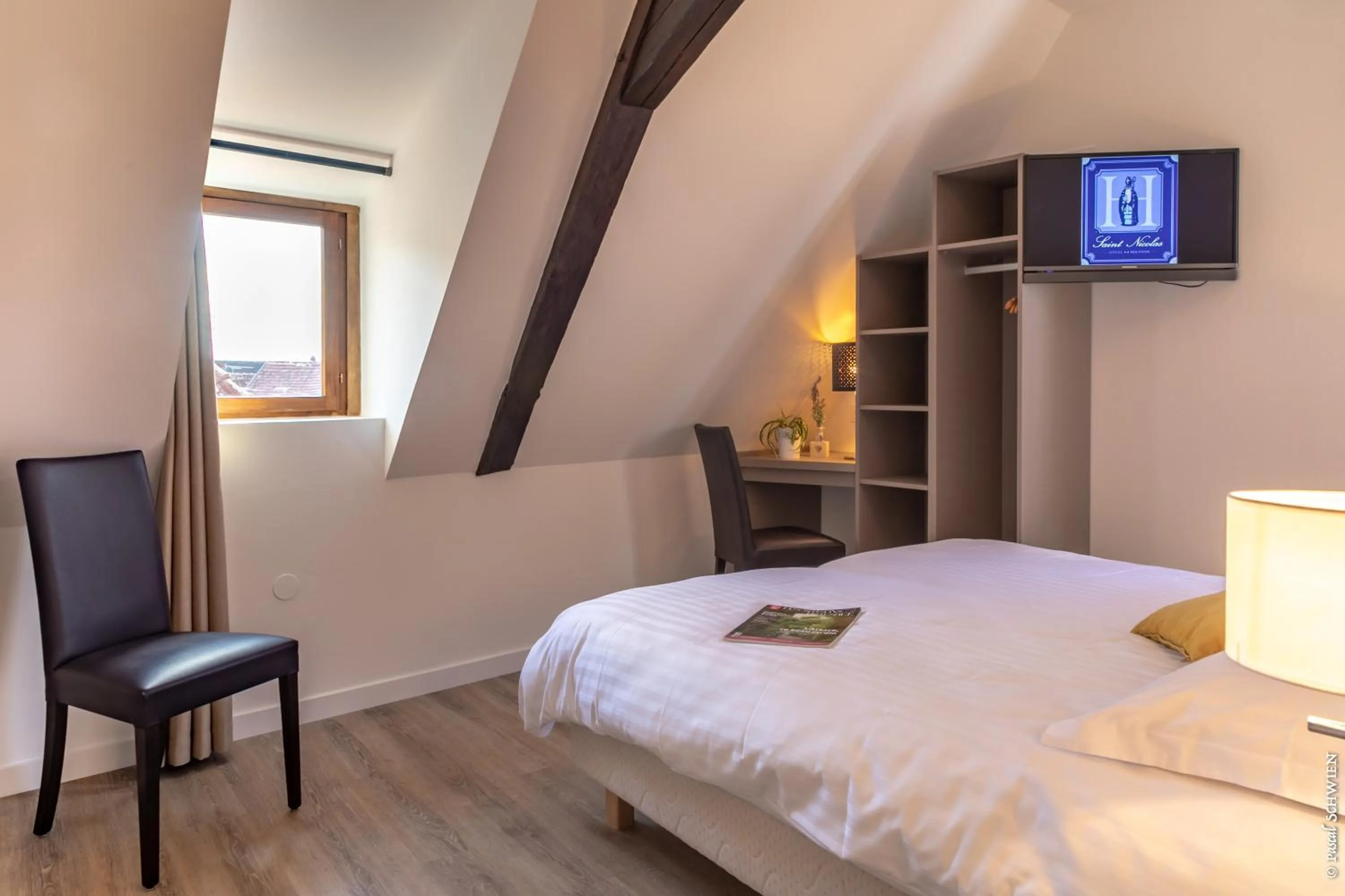Photo of the whole room, Bed in Hôtel le Saint Nicolas