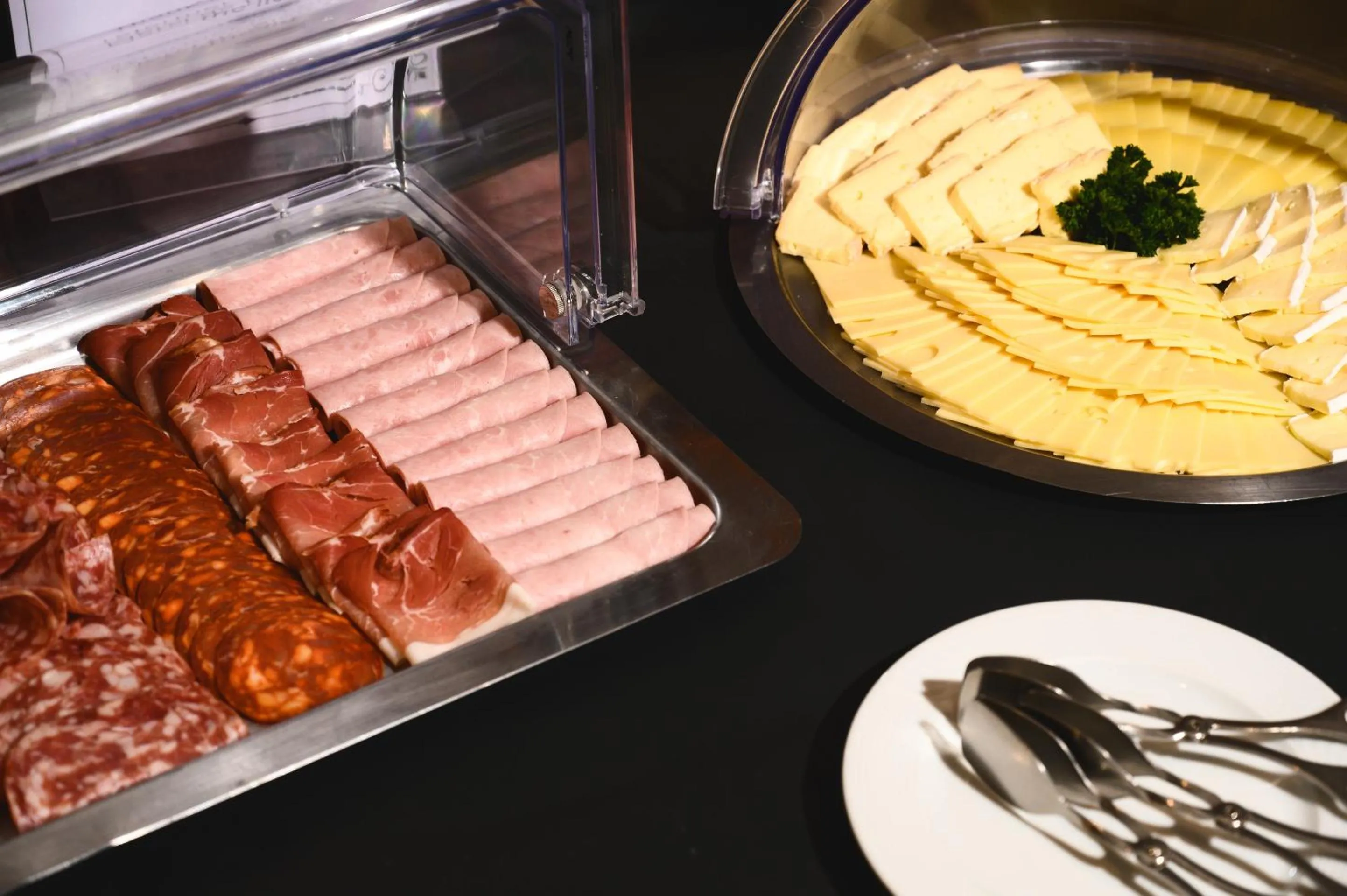 Breakfast in Hôtel le Saint Nicolas