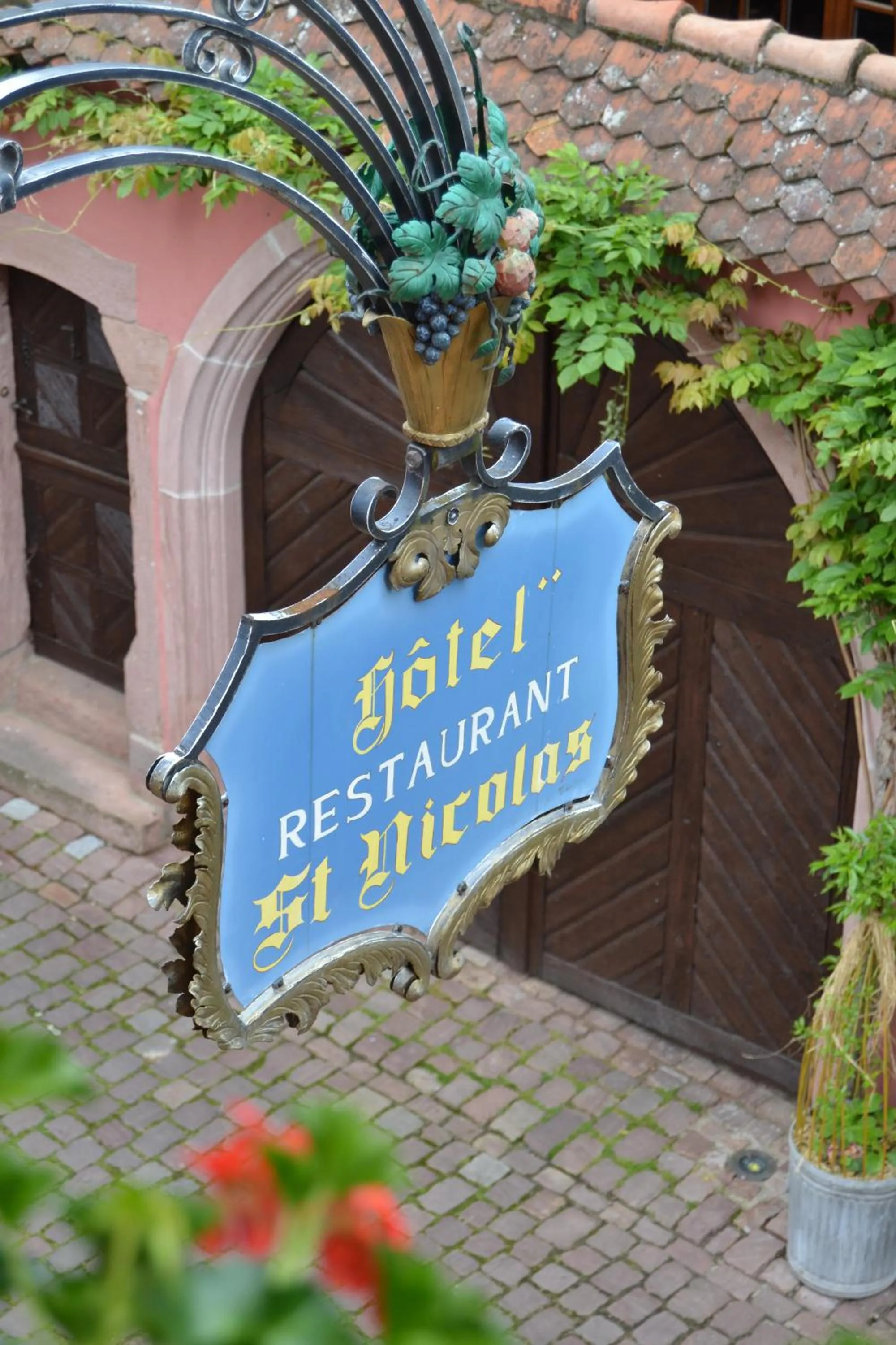 Facade/entrance in Hôtel le Saint Nicolas