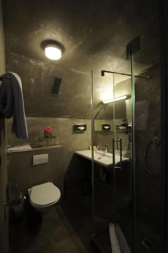 Bathroom in Hotel Limmatblick