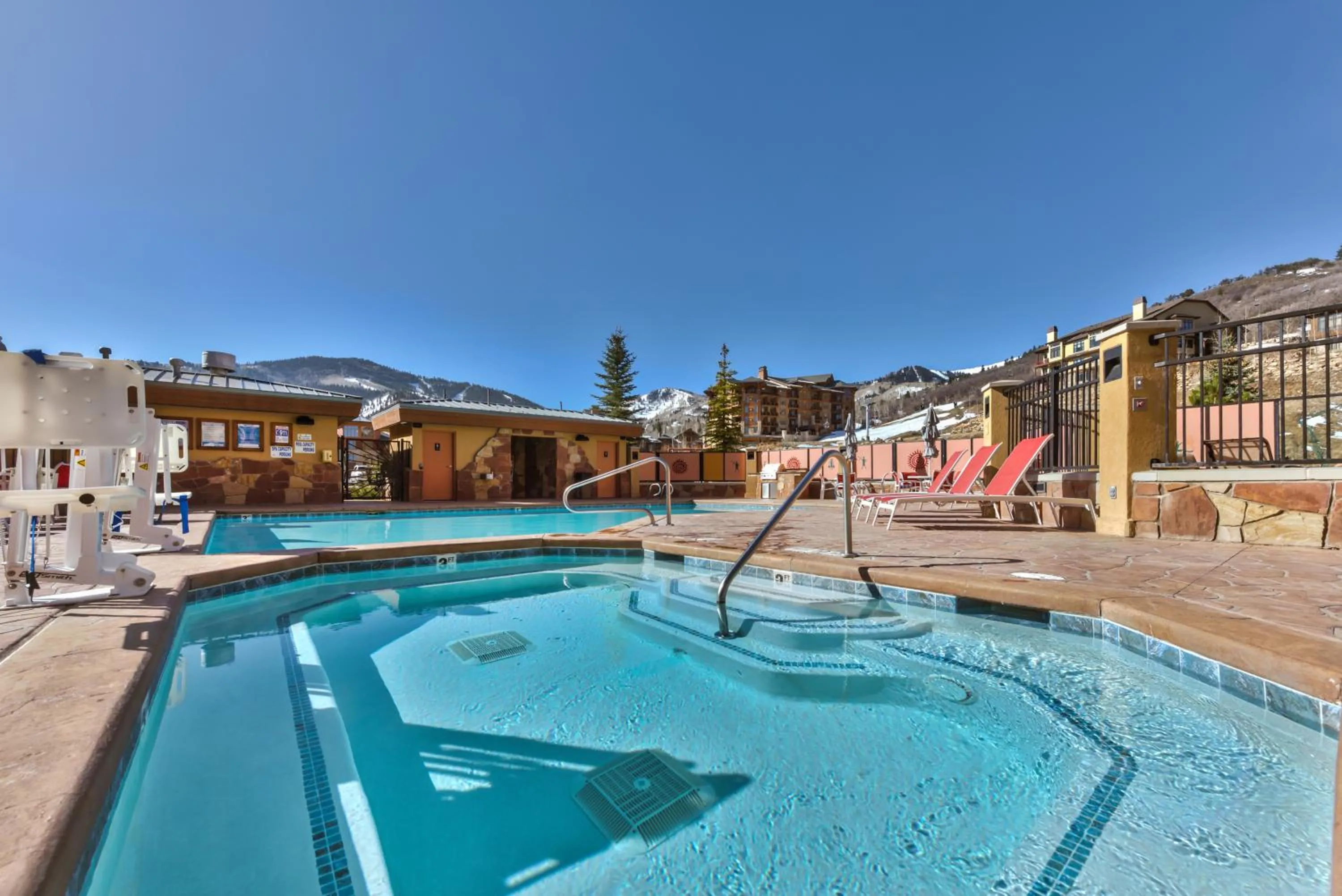 Hot Tub in Superior Ski In Ski out, Top floor Penthouse, Pool, Hot Tubs Conde Nast Forbes Award Winner B508