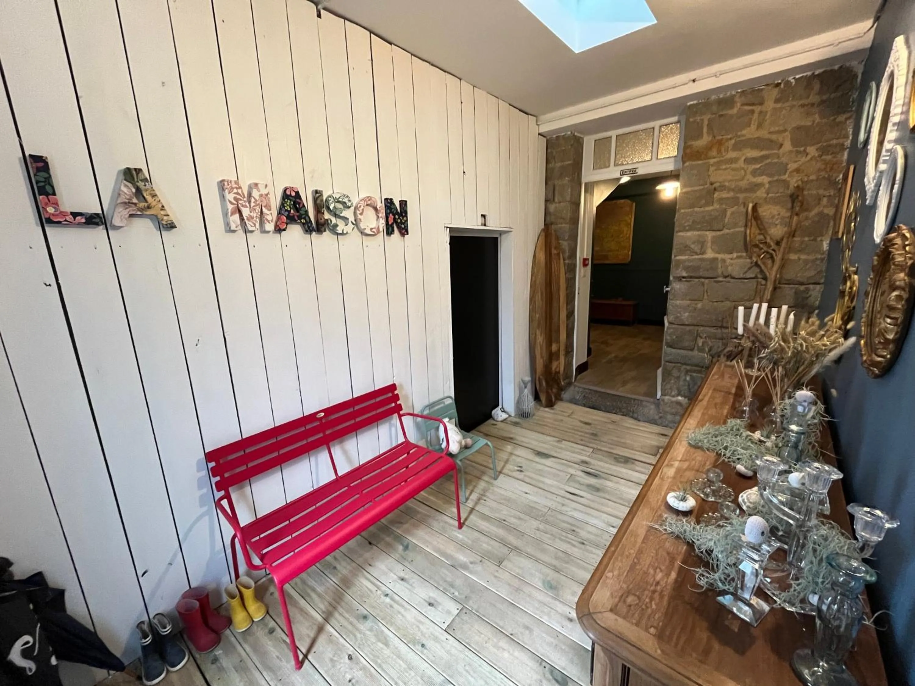 Facade/entrance in Hôtel Restaurant La Maison