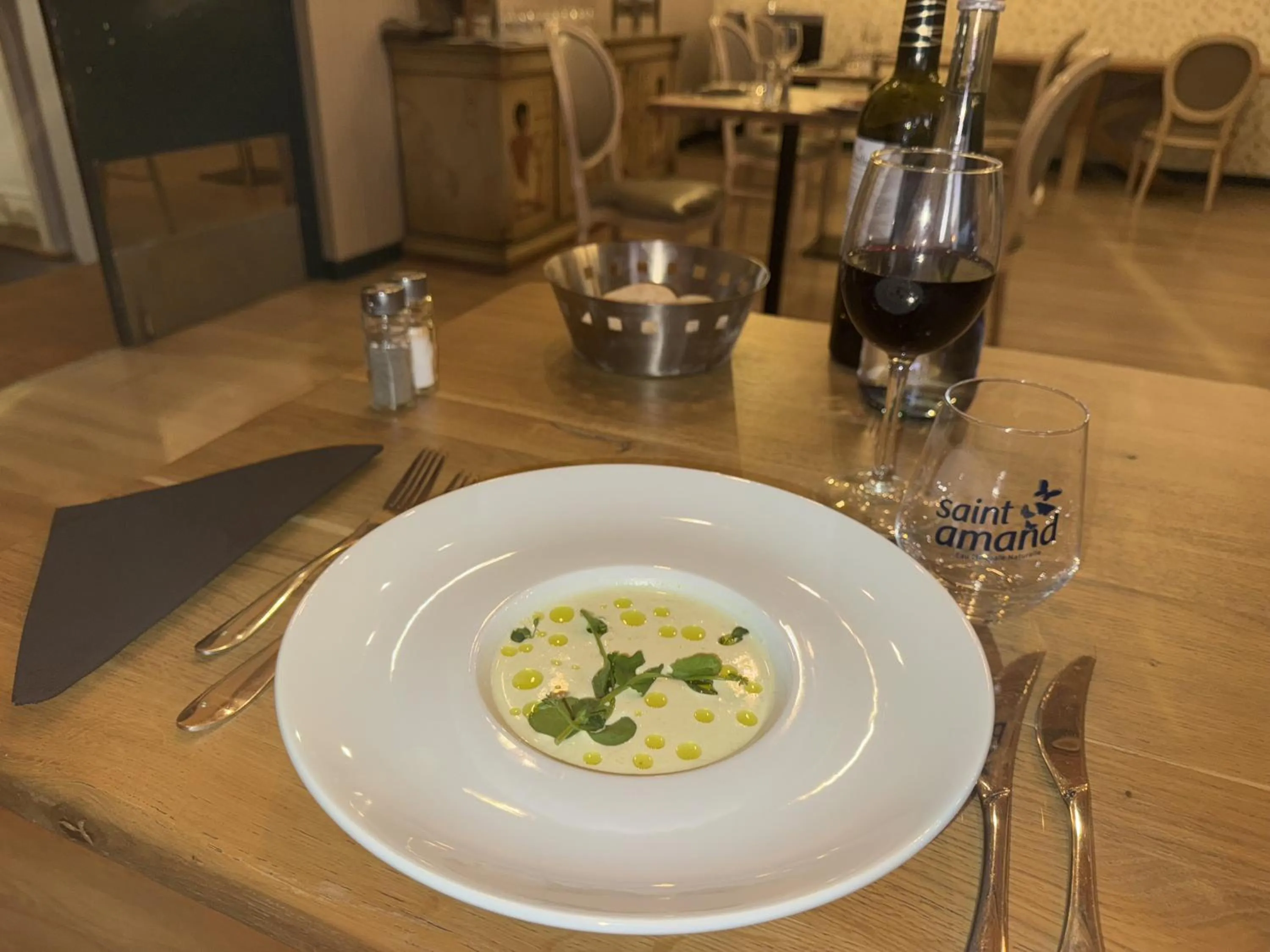 Restaurant/places to eat in LOGIS-Hôtel-Restaurant La Gentilhommière