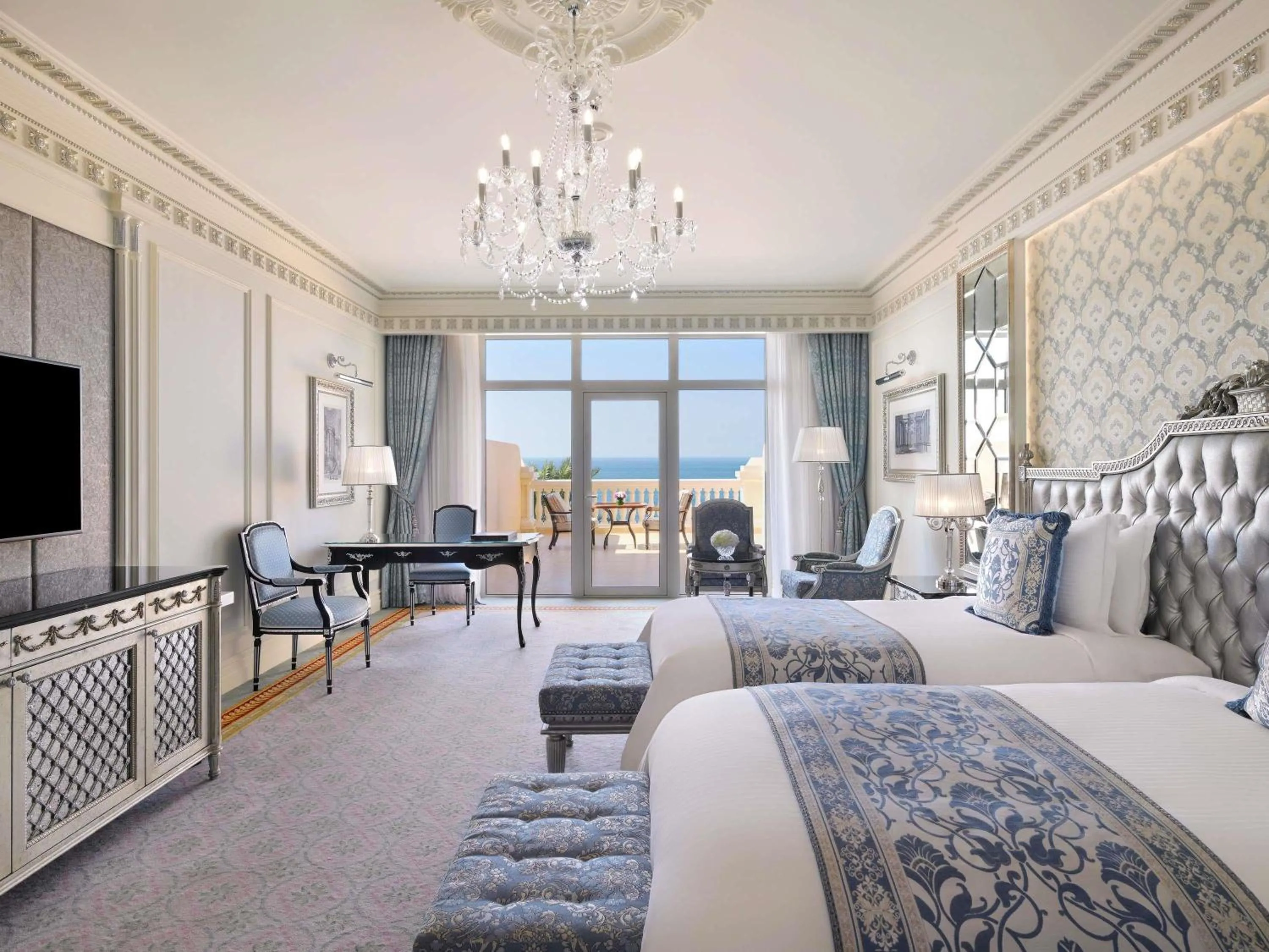 Bedroom, Bed in Raffles The Palm