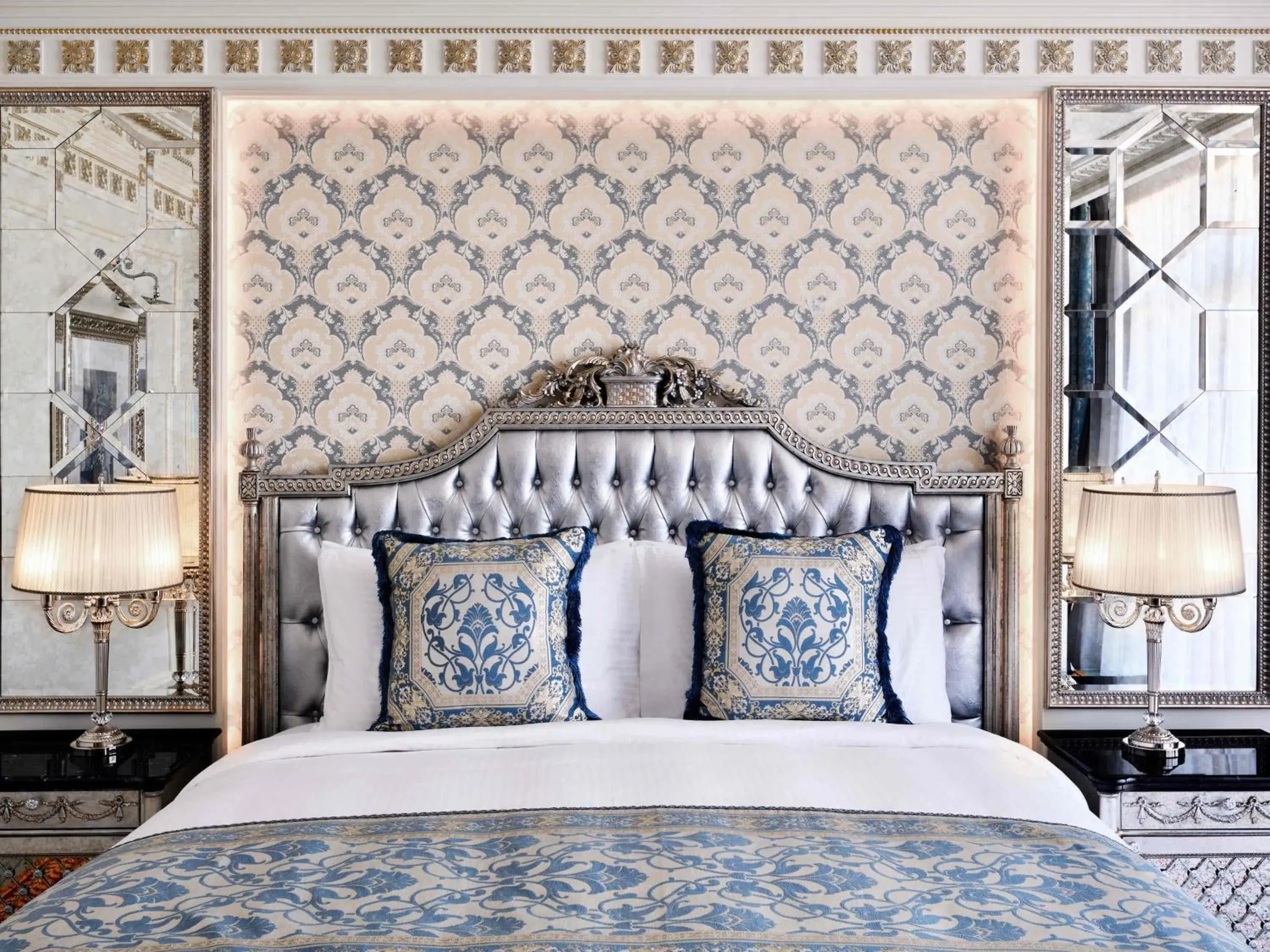 Premier Palm View Room With balcony in Raffles The Palm Premier Palm View Room With balcony in Raffles The Palm