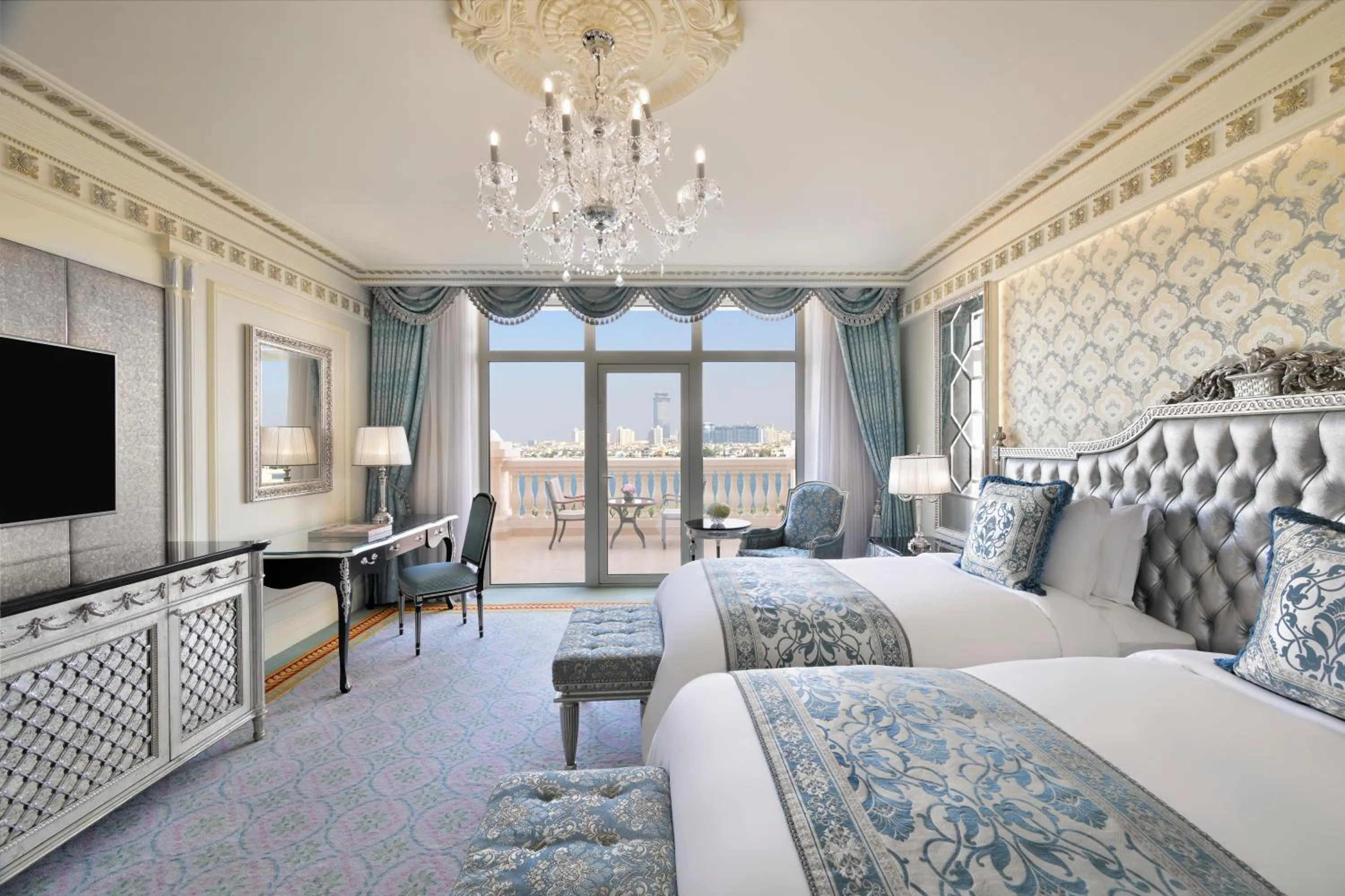 Bed in Raffles The Palm