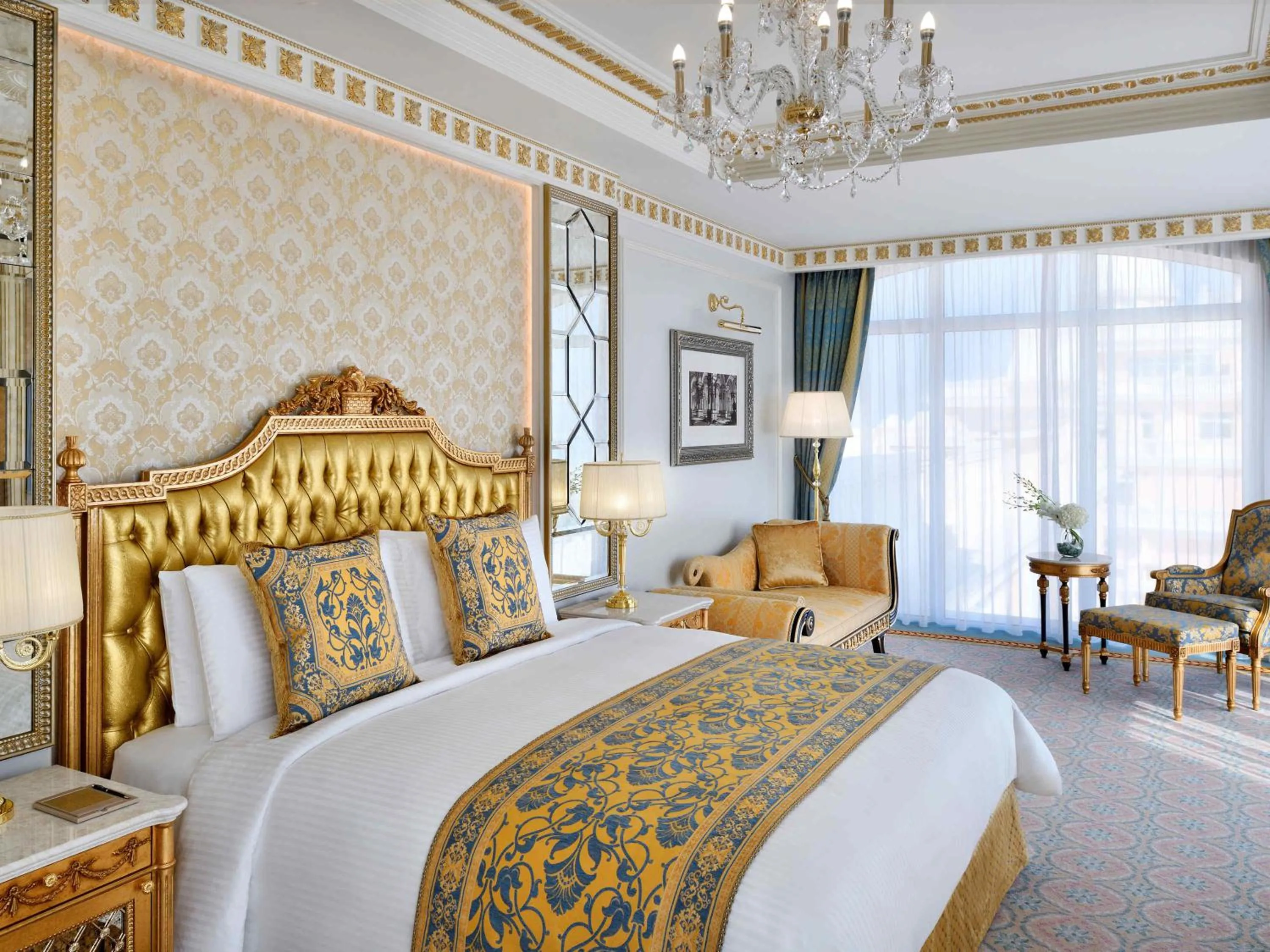 Bed in Raffles The Palm