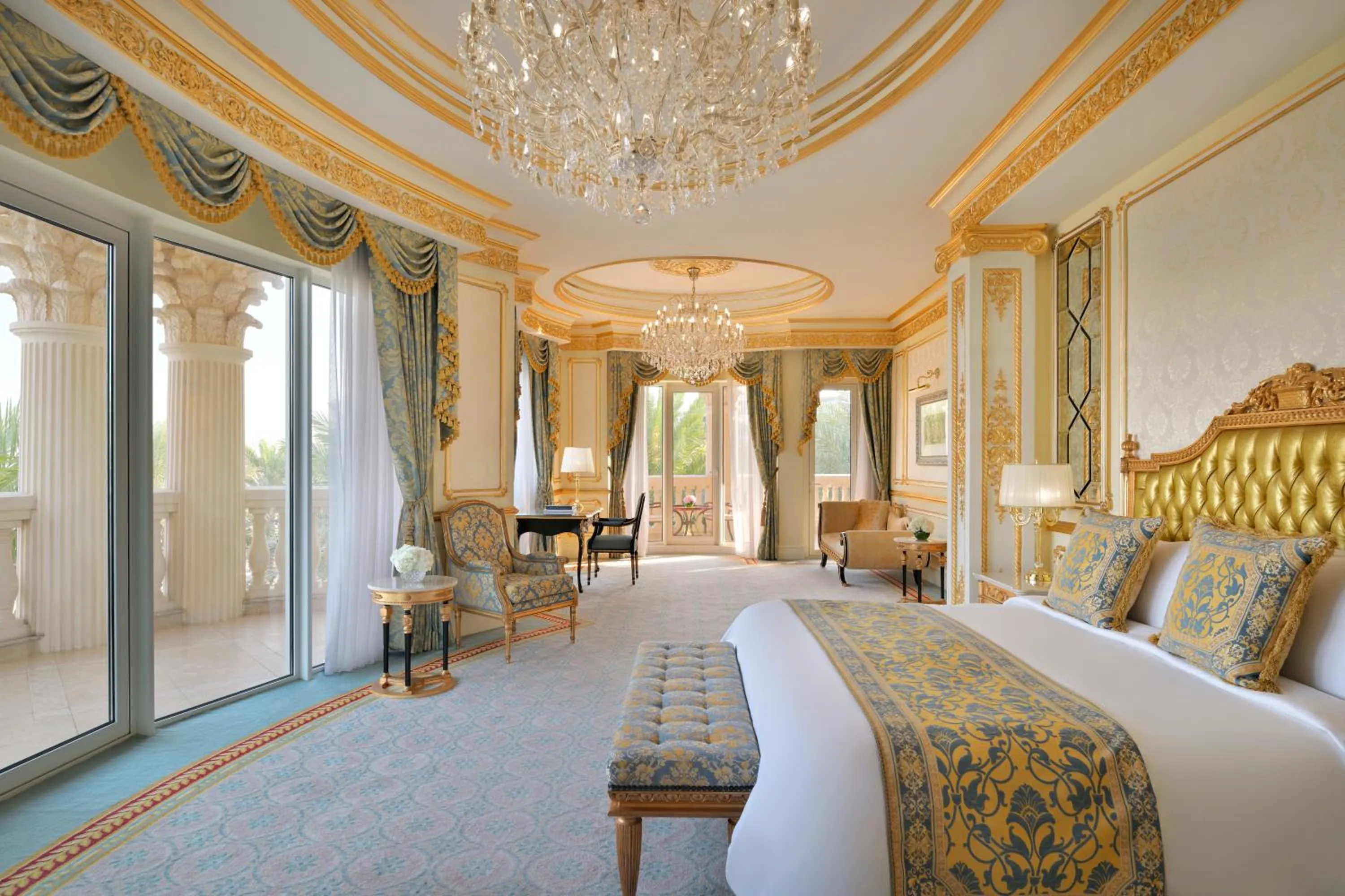 Bed in Raffles The Palm