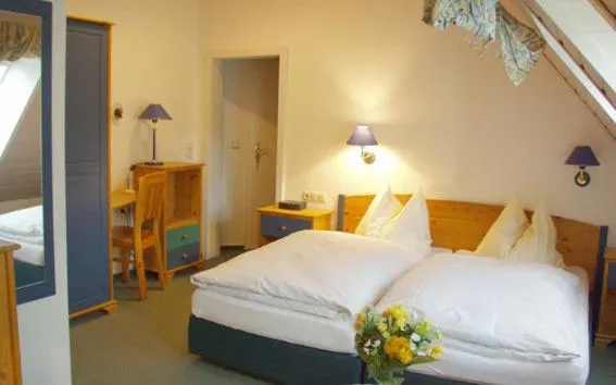 Photo of the whole room, Bed in Hotel Auf Dem Langenhof Wunstorf