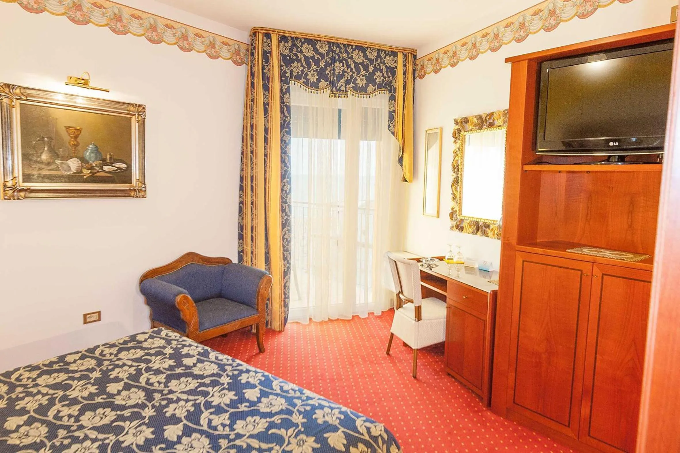 Photo of the whole room, Bed in Hotel Napoleon