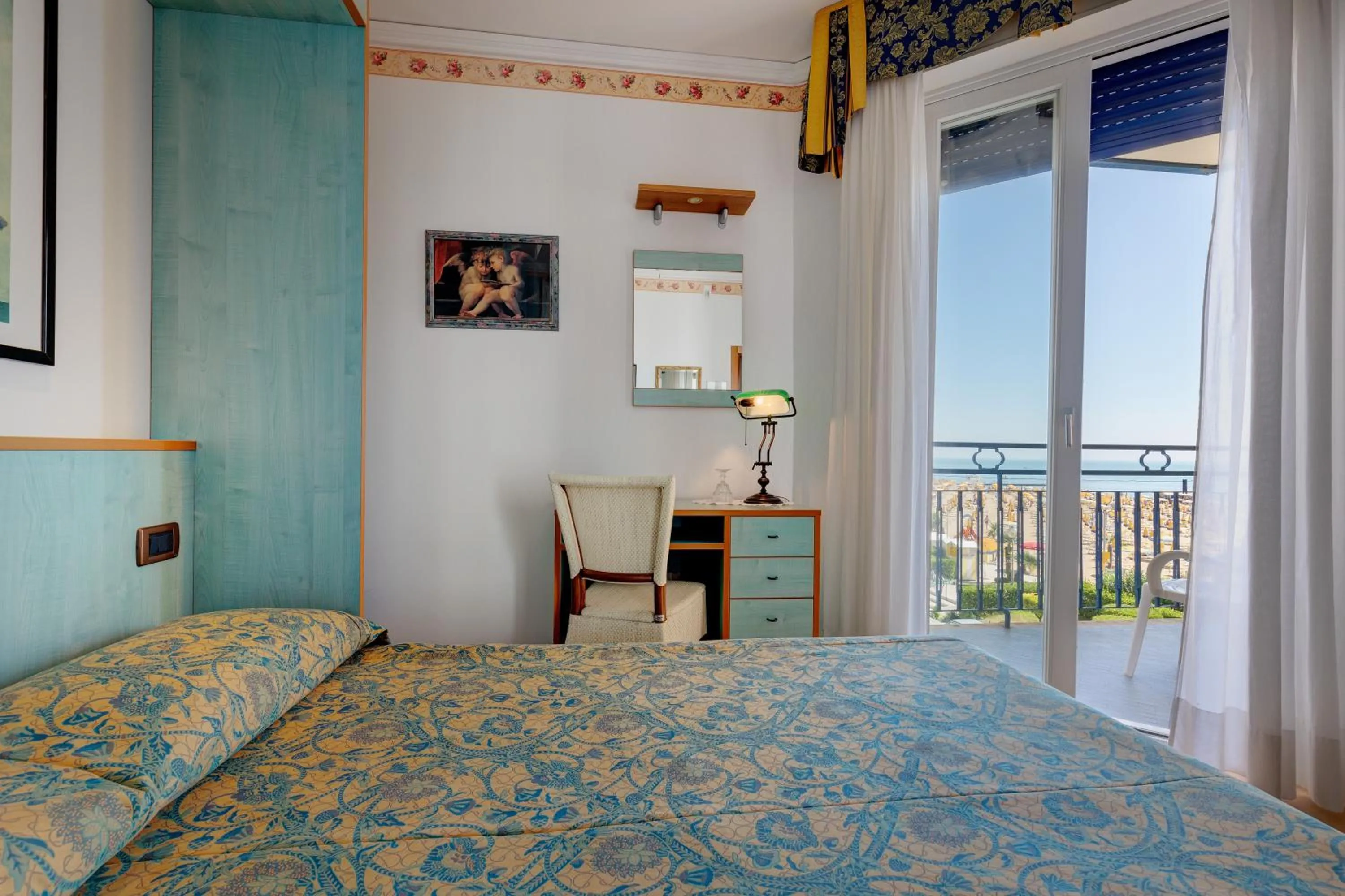 Bed in Hotel Napoleon