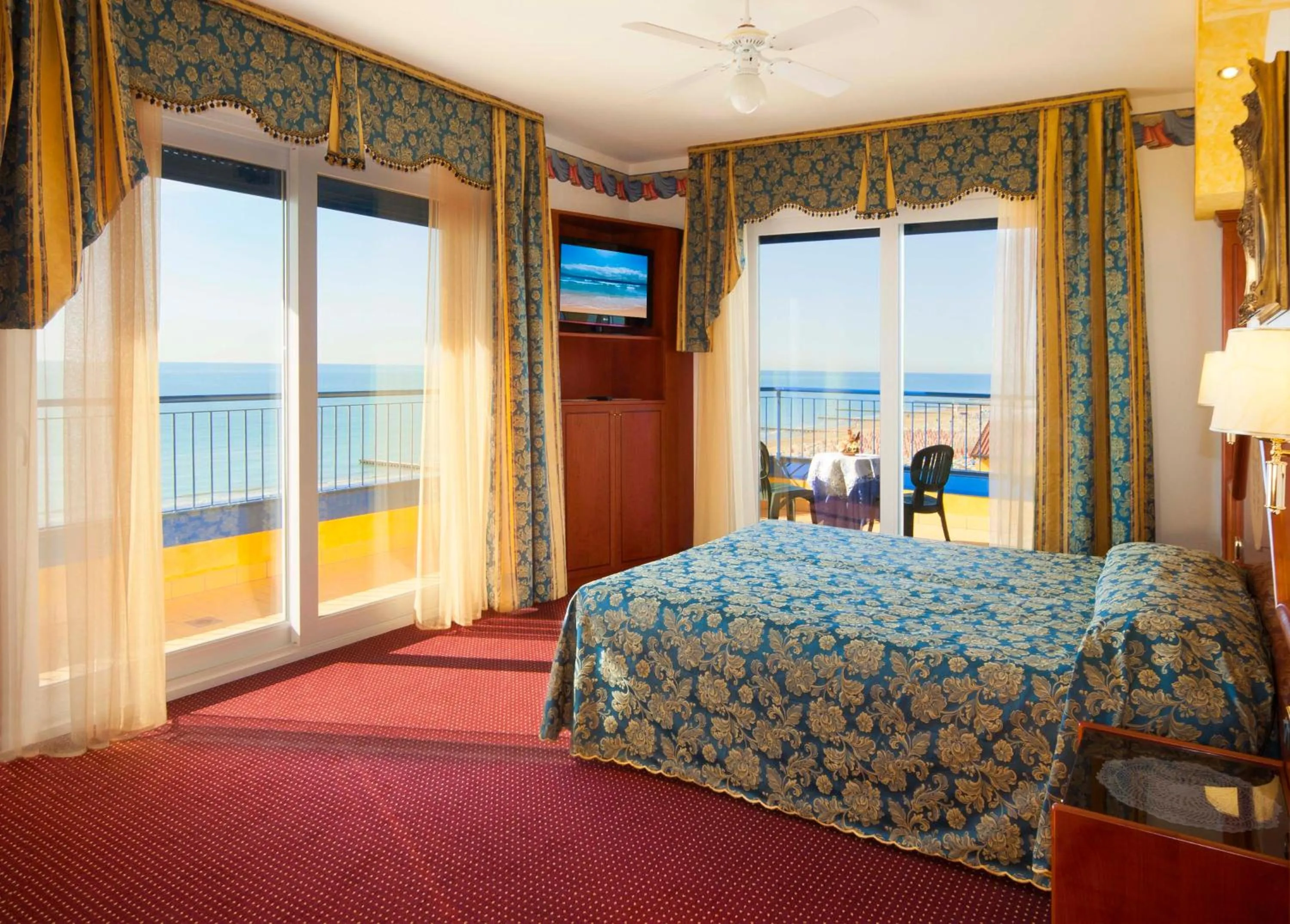 Photo of the whole room, Bed in Hotel Napoleon