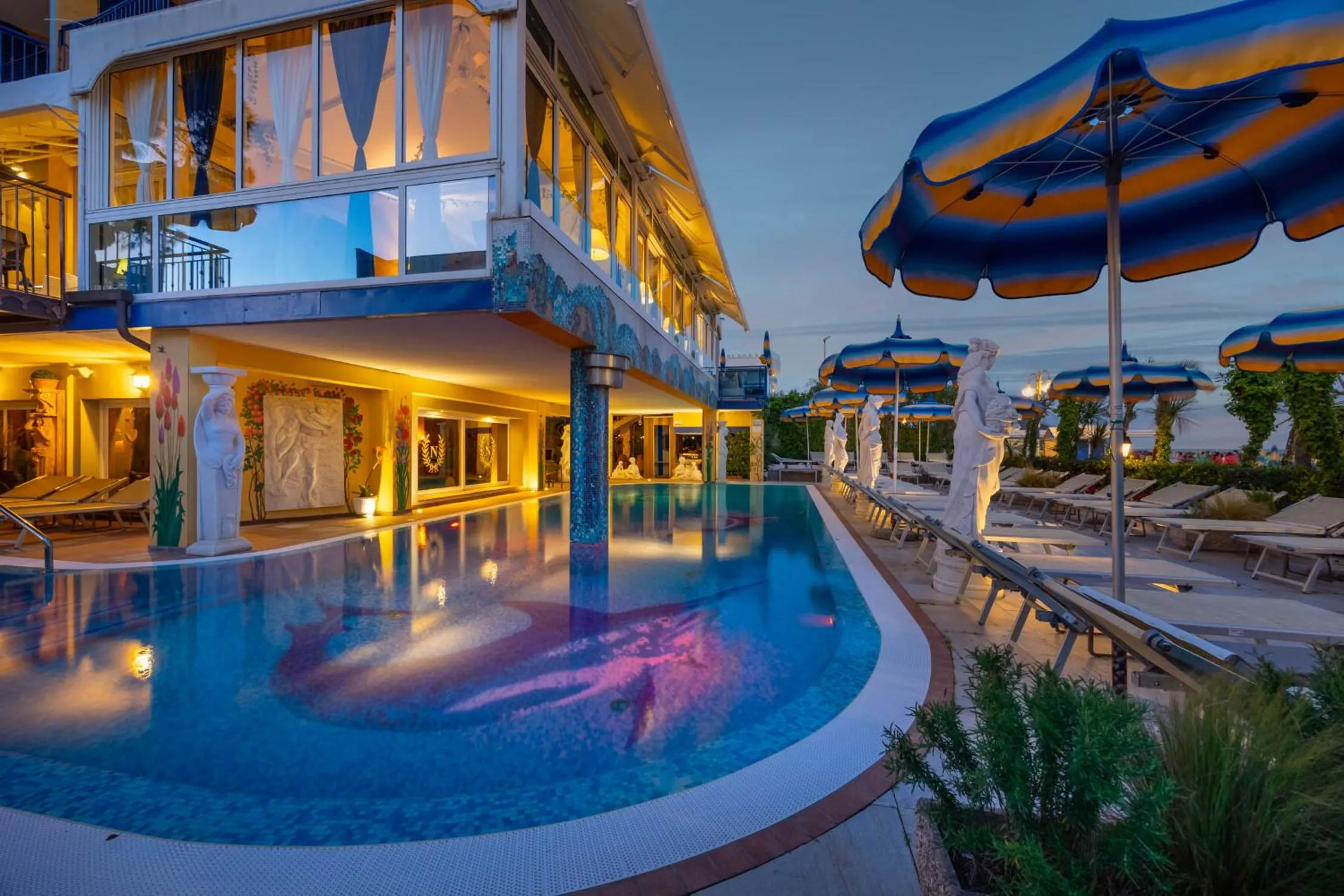 Swimming pool in Hotel Napoleon