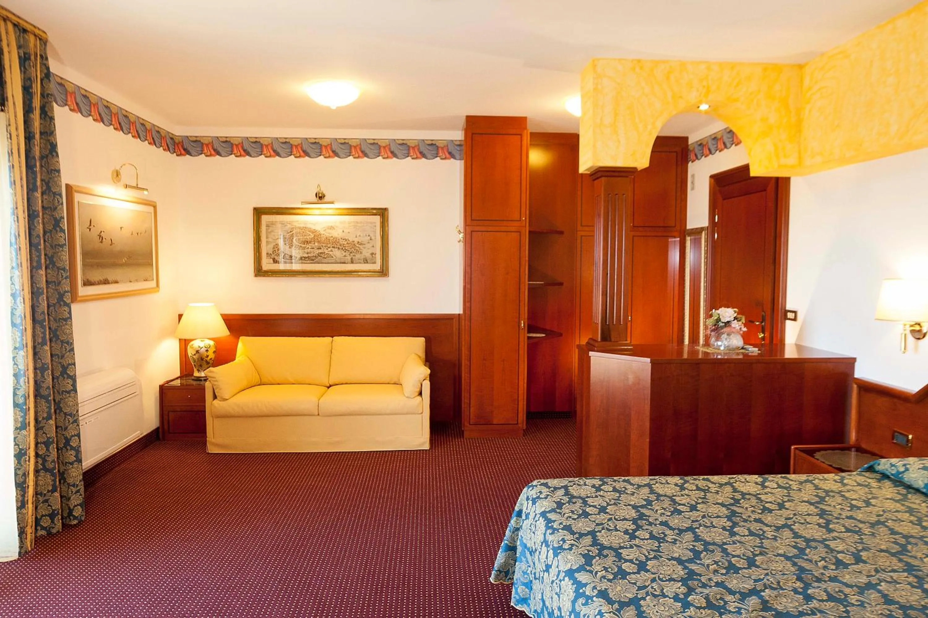 Living room, Bed in Hotel Napoleon