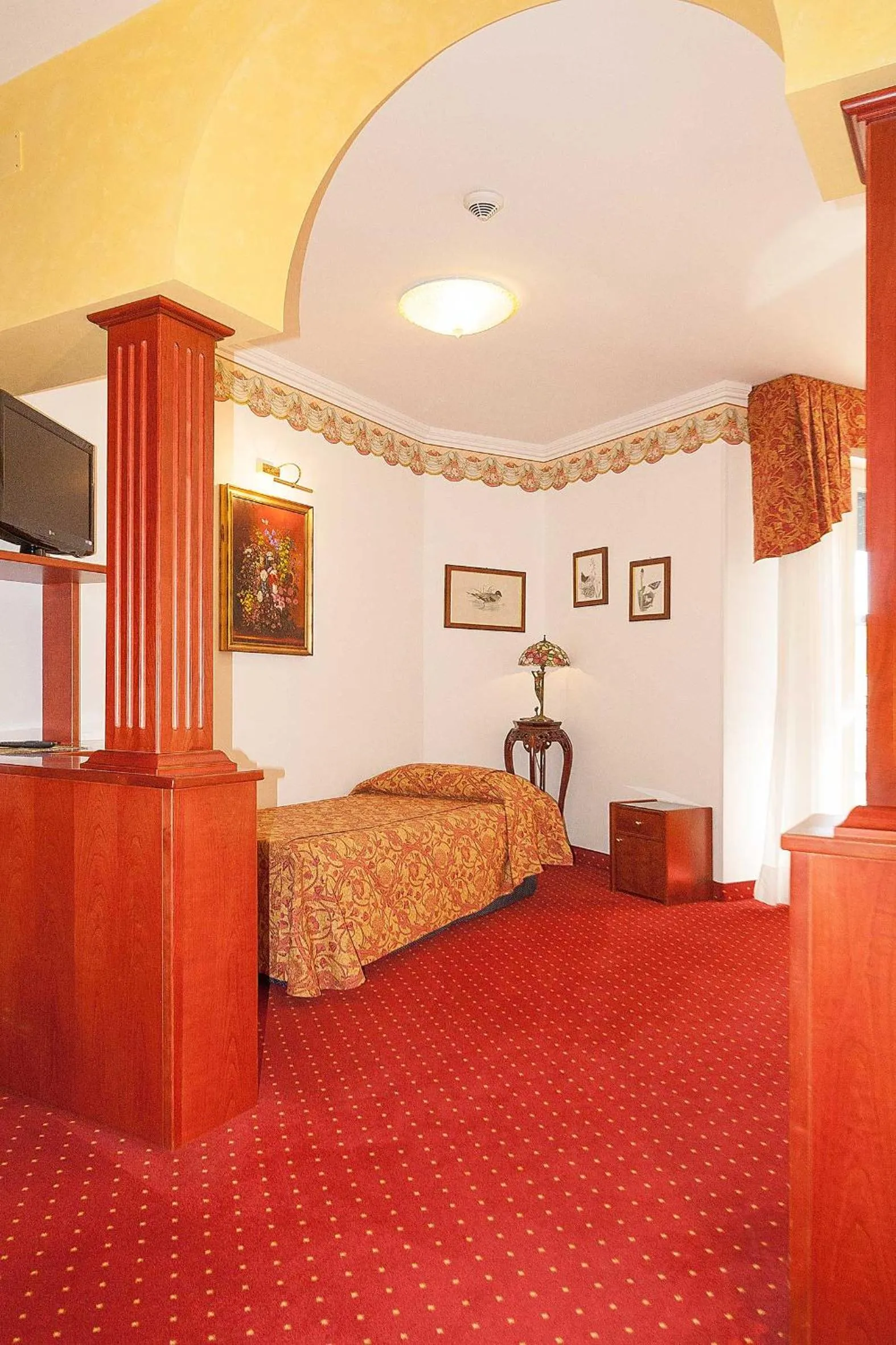 Photo of the whole room, Bed in Hotel Napoleon