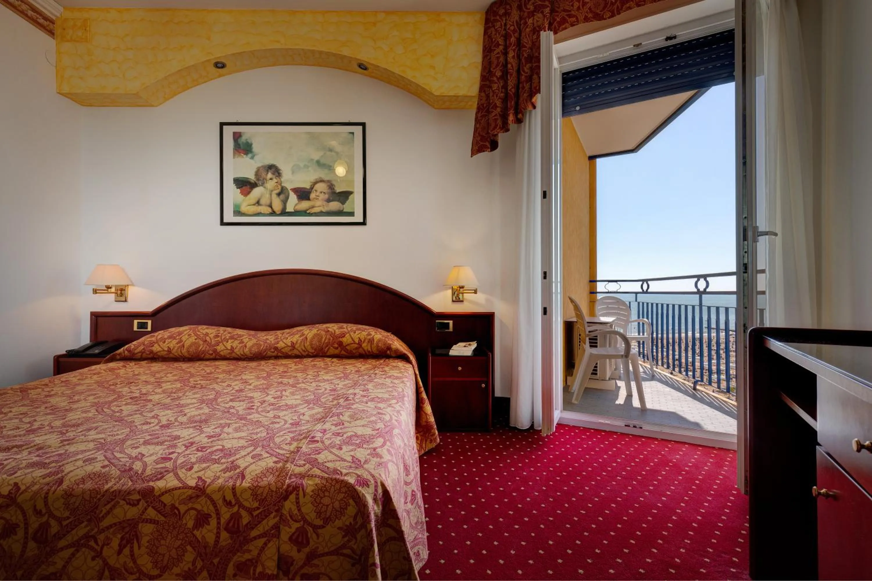 Balcony/Terrace, Bed in Hotel Napoleon