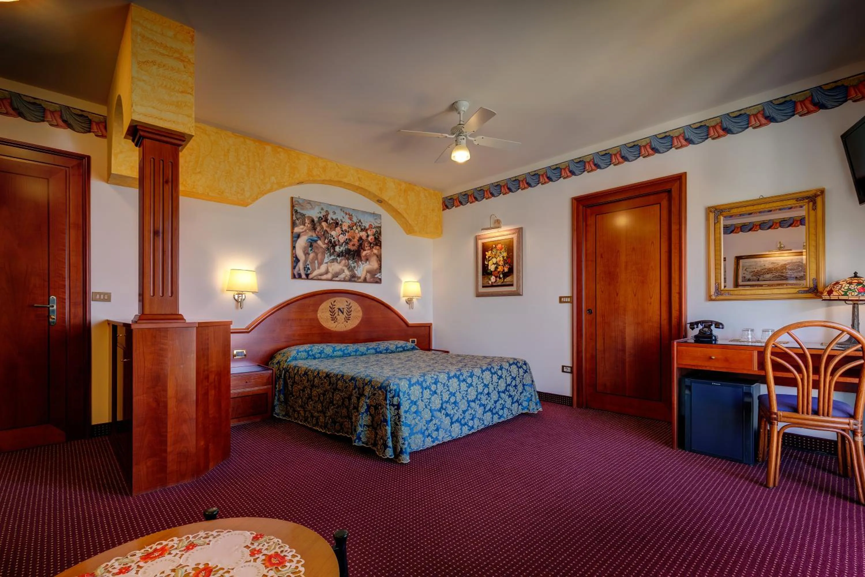 Bed in Hotel Napoleon