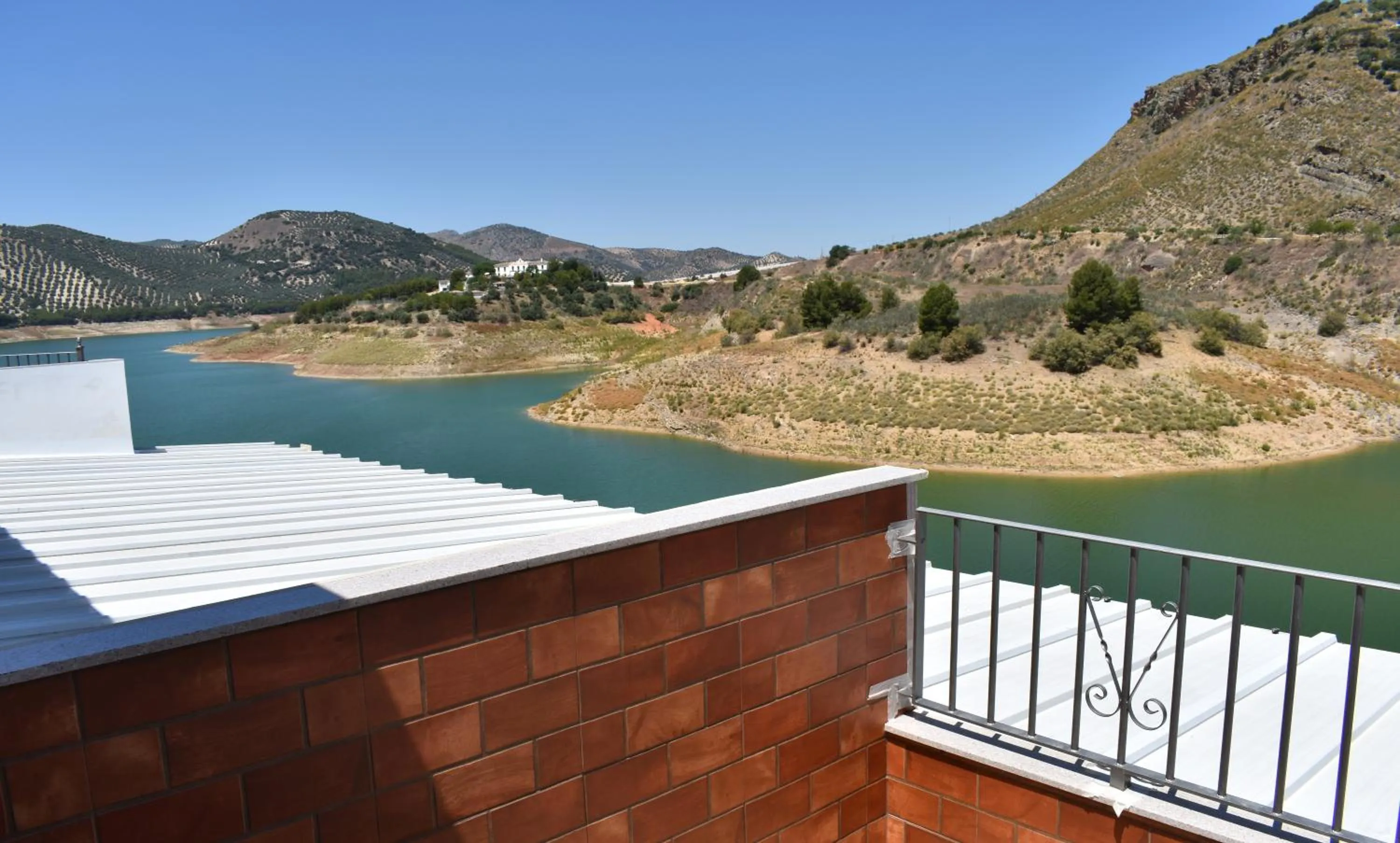 Natural landscape in Iznájar Suites